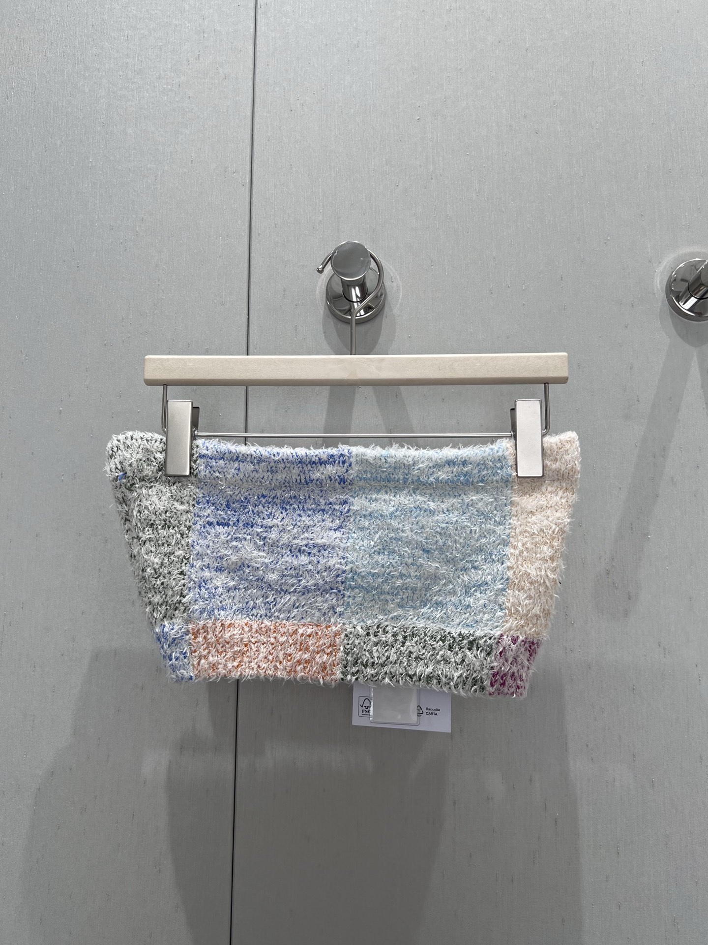 NO:428955,Support for replacement Chane* 25Ss spring and summer new style, heavy industry contrast knitted strapless top | Exclusive high-end production!  Custom imported yarn fabric composition, electroplated mold opening metal hardware buttons, full body three-dimensional heavy industry color fabric craftsmanship, no details are missing, the style is very good, the upper body outfit is super high-end, the famous socialite is versatile and versatile style is full of luxury, S/M/L real photos are available in stock, chanel, alexander wang19860909支持换款 Chane* 25Ss春夏新款 重工撞色针织抹胸上衣丨独家高版出品！定制进口纱线面料组成 电镀开模金属五金扣子 全身立体重工彩色面料工艺 不遗漏每一个细节,版型非常显身材 上身穿搭超级高级 名媛百搭百搭风高级奢侈感十足 现货发售S/M/L实拍细节图,,chanel,alexander wang,Women's clothing