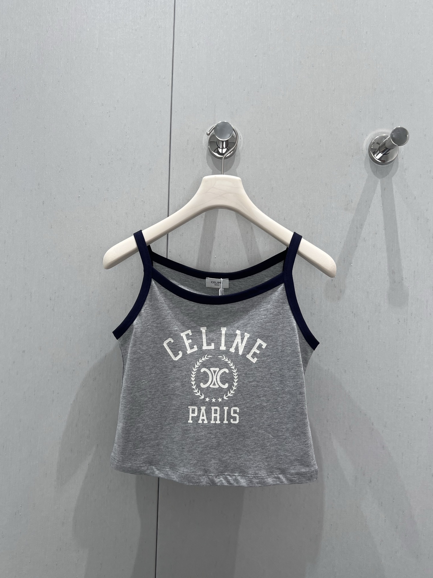 NO:427337,Support replacement Celin* 25Ss spring and summer new model printed suspender vest丨Exclusive high-end production!  The classic short style is versatile and versatile, and it looks very slim!  Imported pure cotton texture is super comfortable!  The round neck style looks huge and slim!  Simple, elegant and high-end!  Perfect workmanship quality depends on the details. S/M/L real-life details pictures, celine, alexander wang19860909支持换款 Celin* 25Ss春夏新款 印花吊带小背心丨独家高版出品！经典小短款版型万能百搭上身超显瘦！进口纯棉质感超舒适！圆领版型上身巨显瘦！简约优雅又高级！完美做工品质看细节.现货发售 S/M/L实拍细节图,,celine,alexander wang,Women's clothing