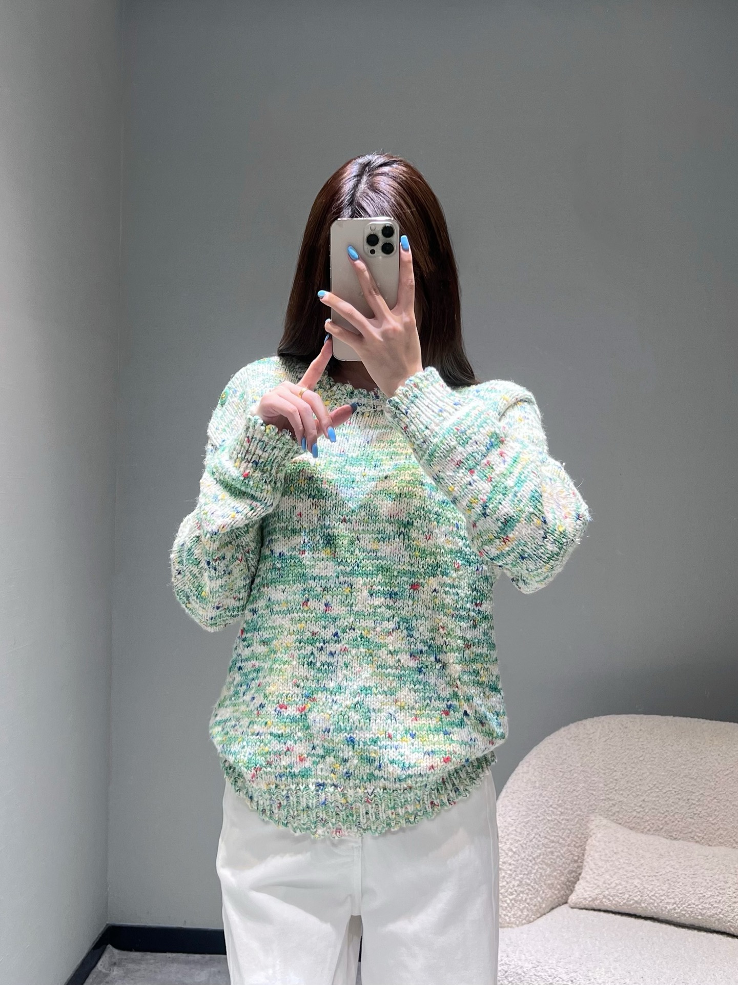 NO:517800,Xiaoxiang CHAN**L2025FW high-end handicraft workshop series //The top version of the colorful floral wool knitted cardigan is available, with exclusive delicate knitting technology, kneading green, yellow, red, blue and other colorful colors into the yarn, weaving a tweed texture like a spring garden. Every inch of fabric flows with retro and romantic atmosphere, matched with Xiaoxiang logo green buttons, the details show exquisite sml, chanel, alexander wang19860909小香CHAN**L2025FW高级手工坊系列//彩色花昵羊毛针织开衫顶级版本大货出,独家款细腻针织工艺打造,将绿、黄、红、蓝等缤纷色彩揉进纱线,织就出如同春日花园般的花呢纹理,每一寸面料都流淌着复古与浪漫的气,搭配小香logo绿色纽扣,细节处尽显精致sml,,chanel,alexander wang,Women's clothing