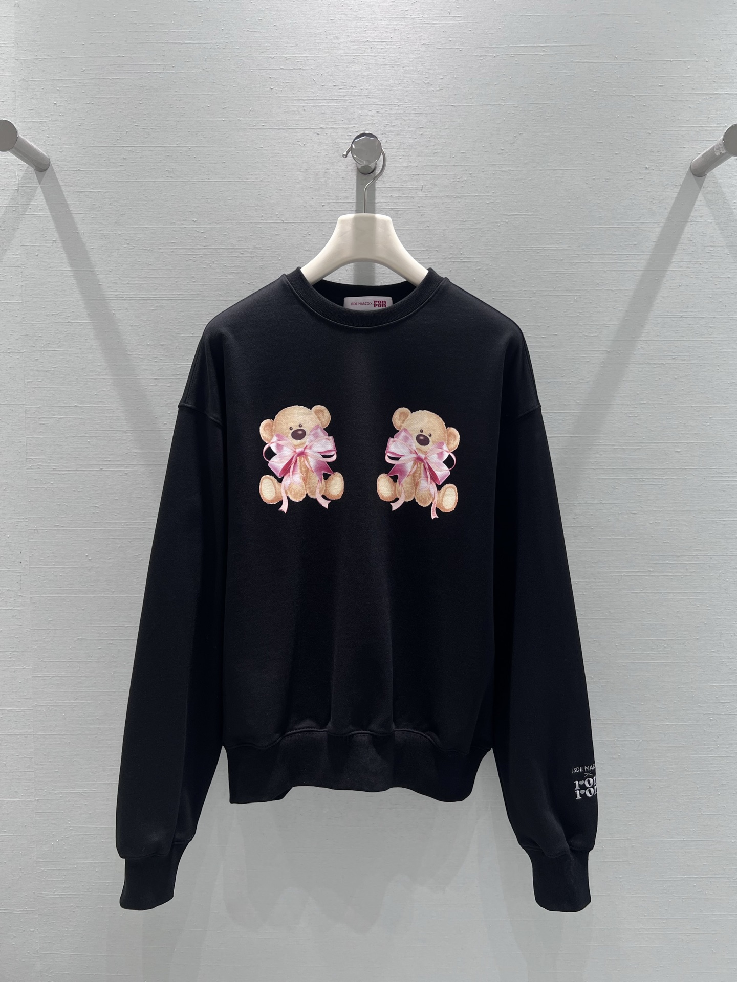 NO:548570,Support for replacement 13DE MARZO X RONRON joint series //Bow Bear sweatshirt joint limited edition cabinet limited sale and exclusive first release, Korean sweatshirts that know how to come to super sweet girls, 1:1YB purchase and development, printed patterns and colors are super positive, the first batch of orders, must be purchased in autumn.smL real-life details, hoodie, sweatshirts, alexander wang19860909支持换款 13DE MARZO X RONRON联名系列//蝴蝶结小熊卫衣联名限定款柜柜限定发售、独家首发,懂得来超级甜妹的韩系卫衣,1:1YB购入开发,印花图案颜色超正,首批单,入秋必入款.smL 实拍细节图,,hoodie,sweatshirts,alexander wang,Women's clothing