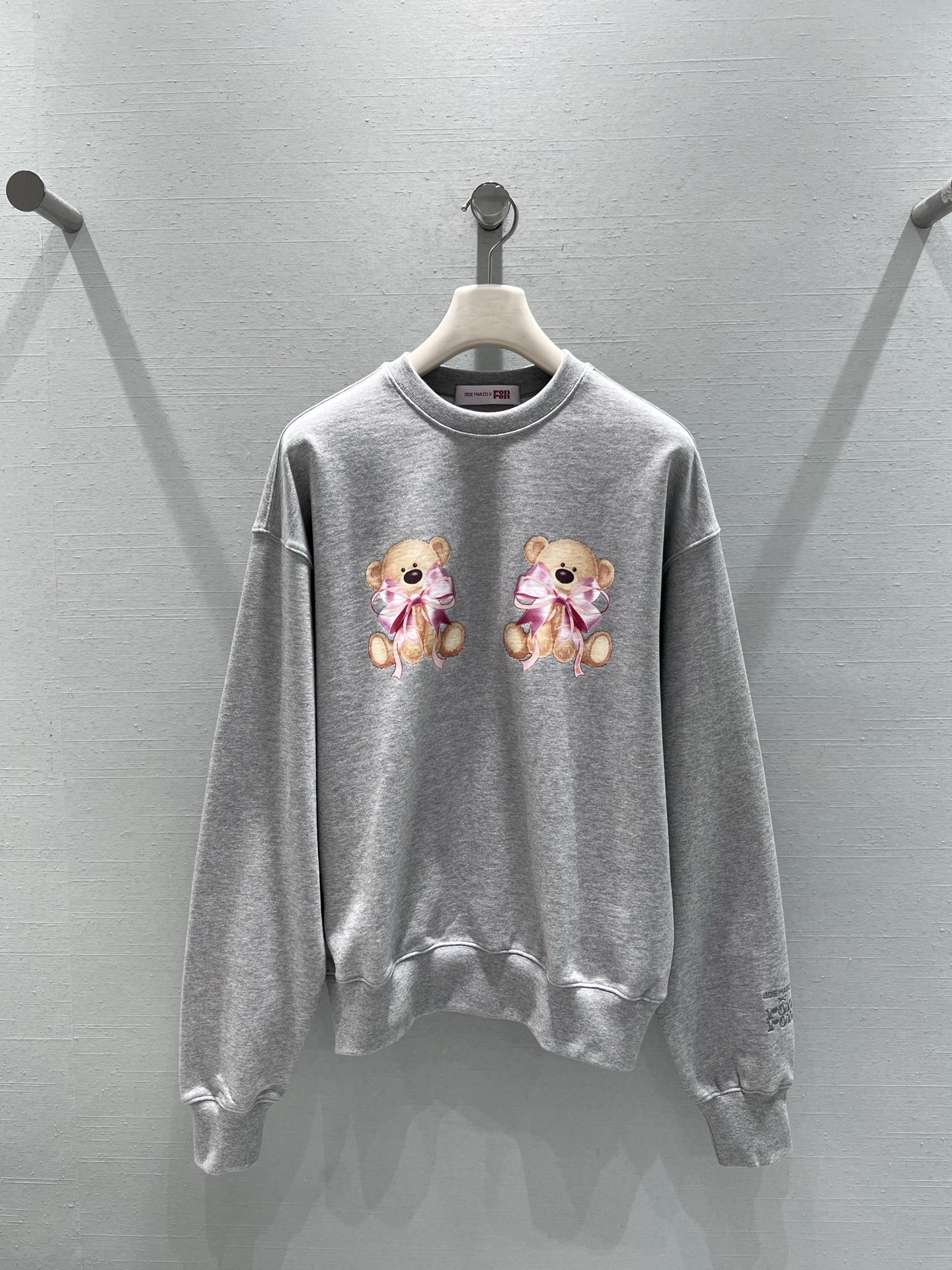 NO:548560,Support for replacement 13DE MARZO X RONRON joint series //Bow Bear sweatshirt joint limited edition cabinet limited sale and exclusive first release, Korean sweatshirts that know how to come to super sweet girls, 1:1YB purchase and development, printed patterns and colors are super positive, the first batch of orders, must be purchased in autumn. SmL real-life details, hoodie, sweatshirts, alexander wang19860909支持换款 13DE MARZO X RONRON联名系列//蝴蝶结小熊卫衣联名限定款柜柜限定发售、独家首发,懂得来超级甜妹的韩系卫衣,1:1YB购入开发,印花图案颜色超正,首批单,入秋必入款.smL实拍细节图,,hoodie,sweatshirts,alexander wang,Women's clothing