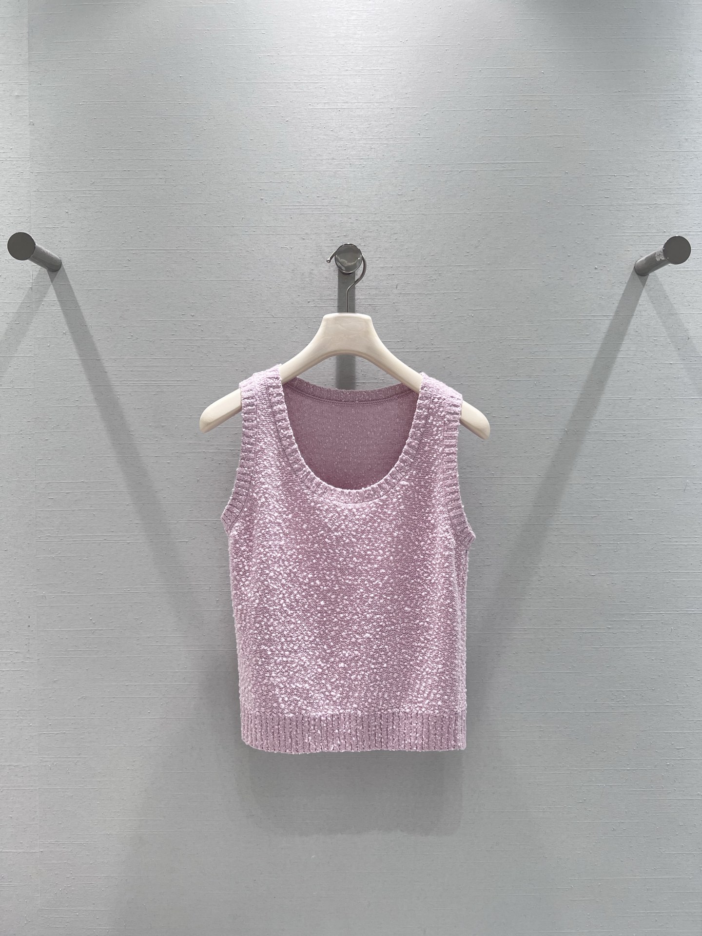 NO:578448,Support exchange D Home 2025FW Advanced Handicraft Workshop Ready-to-Wear Series // Two-piece knitted cardigan set, the top crochet technology consists of a knitted vest and a cardigan, classic stripes, the knitted fabric uses a tweed-like weaving process, the texture is delicate and full of three-dimensionality, the round neck design of the vest fits the neck line, can be worn alone or stacked, creating a rich sense of layering. SML real shot details, dior, alexander wang19860909支持换款D家 2025FW高级手工坊成衣系列//针织开衫两件套,顶级钩织工艺由针织背心和开衫组成,经典条纹,针织面料采用粗花呢质感的编织工艺,纹理细腻且富有立体感,背心的圆领设计贴合颈部线条,可单穿也可叠搭,打造出丰富的层次感.SML实拍细节图,,dior,alexander wang,Women's clothing