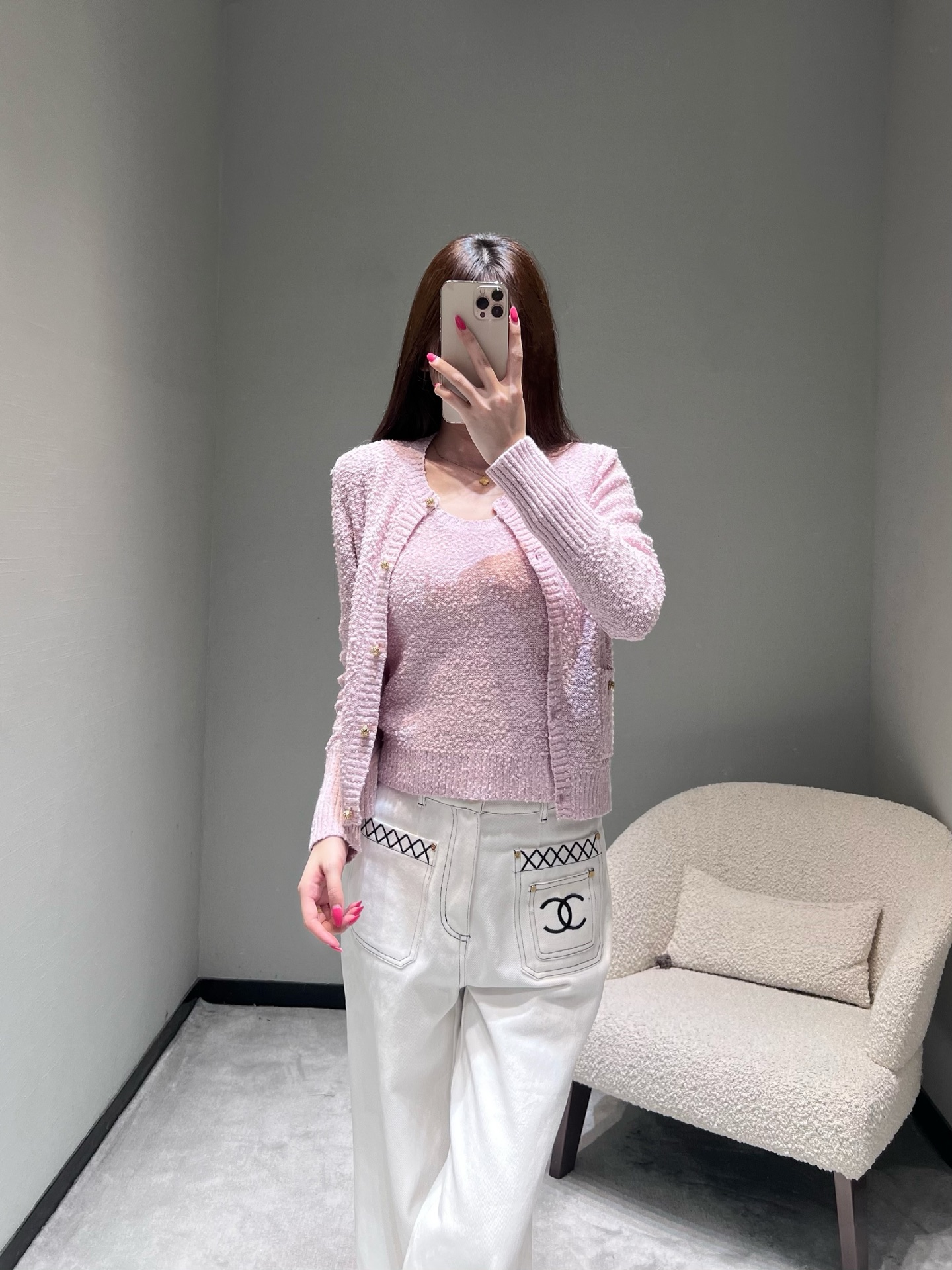 NO:578405,Cardigan Vest D Home 2025FW Advanced Handicraft Workshop Ready-to-Wear Series // Two-piece knitted cardigan set, the top crochet technology consists of knitted vest and cardigan, classic stripes, the knitted fabric uses tweed texture weaving technology, the texture is fine and full of three-dimensionality, the round neck design of the vest fits the neck line, can be worn alone or stacked, creating a rich sense of layering. SML,, dior, alexander wang19860909开衫背心D家 2025FW高级手工坊成衣系列//针织开衫两件套,顶级钩织工艺由针织背心和开衫组成,经典条纹,针织面料采用粗花呢质感的编织工艺,纹理细腻且富有立体感,背心的圆领设计贴合颈部线条,可单穿也可叠搭,打造出丰富的层次感.SML,,dior,alexander wang,Women's clothing