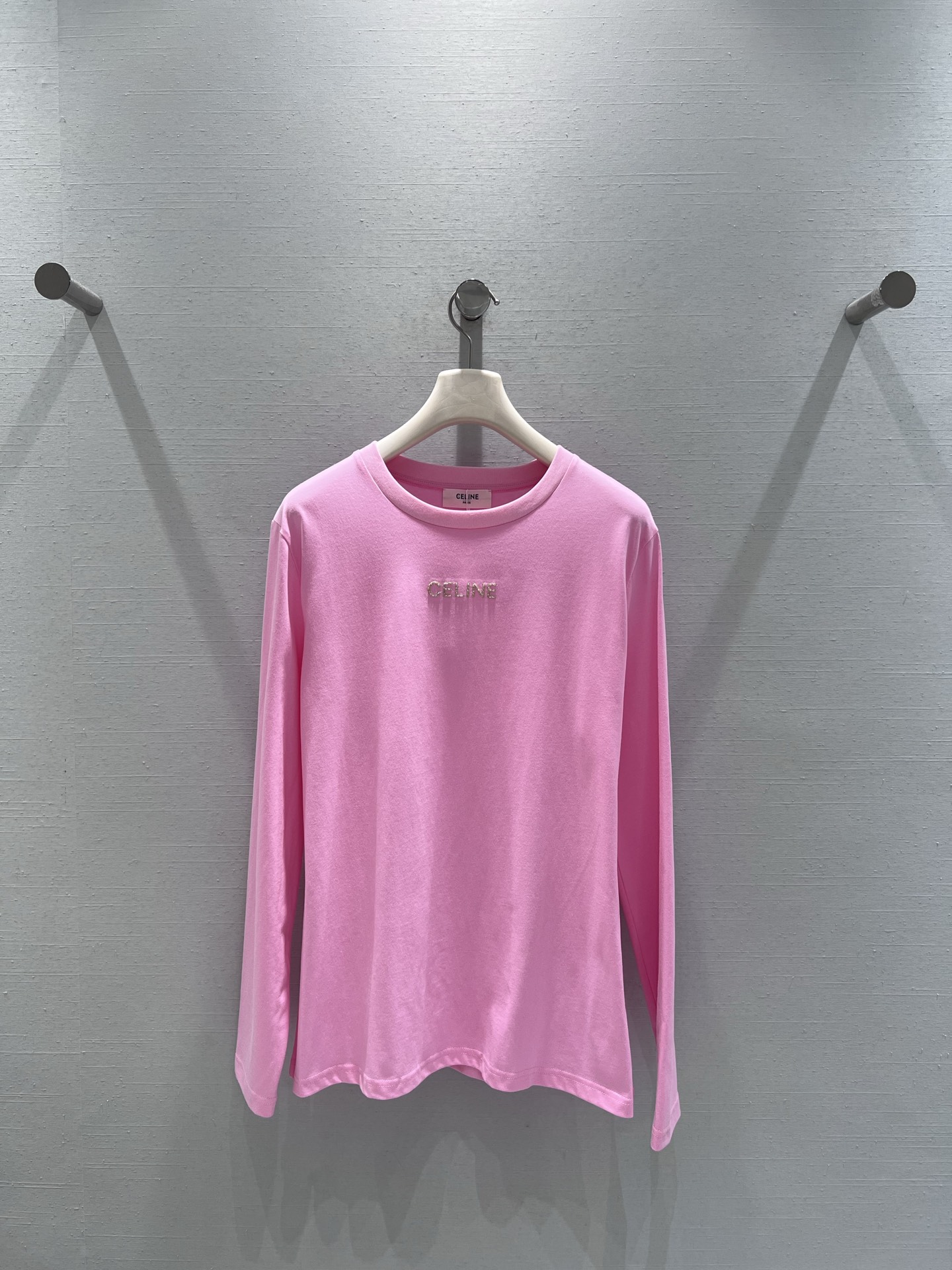 NO:579323,Support exchange CELIN*2025FW new autumn and winter series // pure cotton long-sleeved T-shirt CE minimalist style design, sequin embroidered logo design on the chest, sparkling when moving, simple and elegant round neck design, excellent autumn and winter inner wear, paired with a small coat, the upper body is a fashionable elf. Three colors are available. SML real shot details, celine, jackets & coats, tees, t-shirt, alexander wang19860909支持换款 CELIN*2025FW秋冬新品系列//纯棉长袖T恤CE极简风设计,胸前亮片刺绣logo设计,行动时闪闪发光,圆领设计简洁大方,秋冬内搭绝佳单品,搭配小外套上身就是时尚小妖精三色可入 SML实拍细节,,celine,jackets & coats,tees，t-shirt,alexander wang,Women's clothing