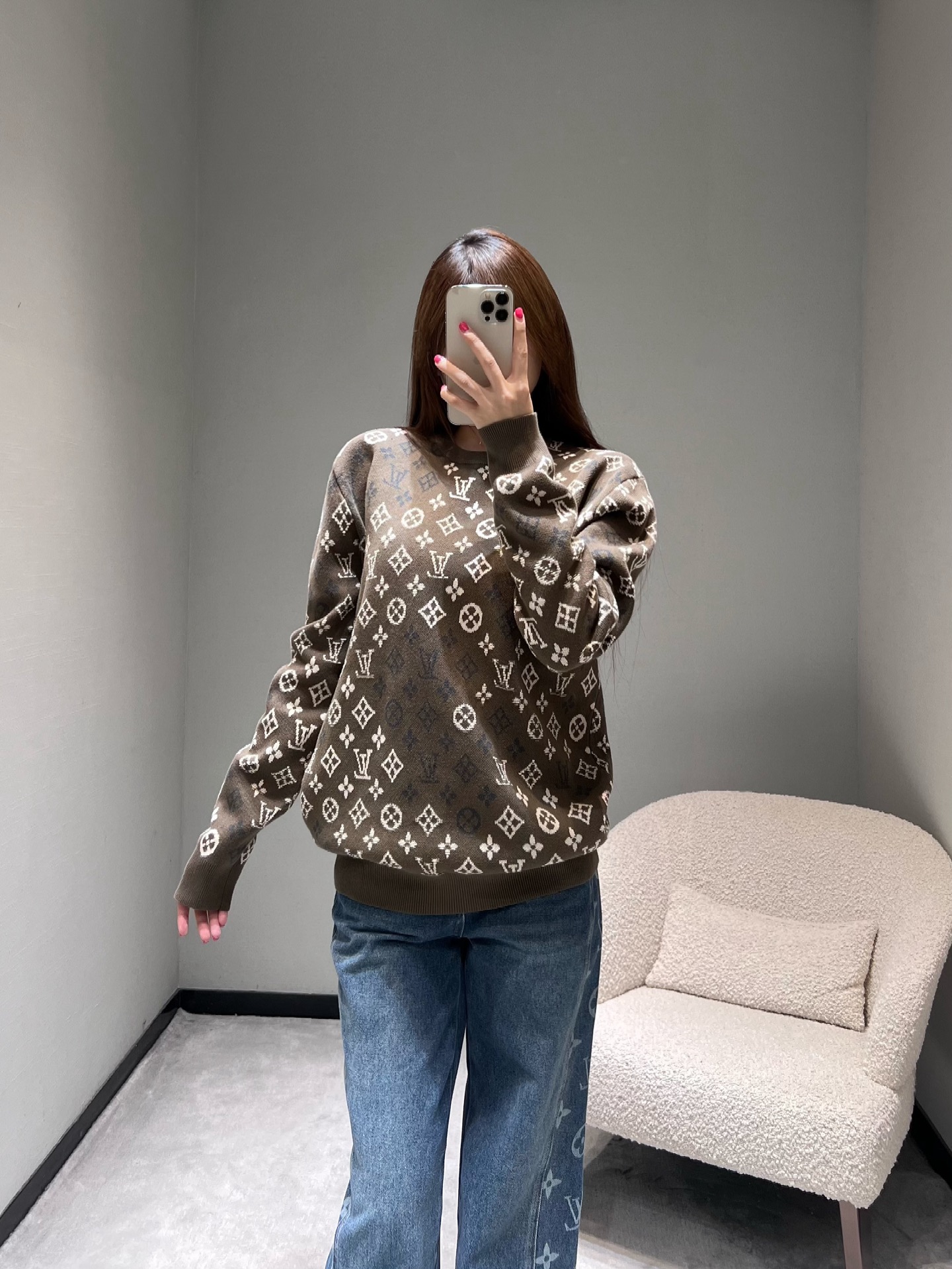 NO:579320,Louis Vit**on 2025FW new autumn and winter series // Letter jacquard sweater Monogram sheep wool fabric, the fabric texture is delicate, the presbyopic pattern is luxurious and grand, the dark jacquard technology kills the general version SML,, louis vuitton, sweaters, alexander wang19860909Louis Vit**on 2025FW秋冬新品系列//字母提花毛衣Monogram绵羊毛面料,面料质感细腻,老花图案奢华大气,暗纹提花工艺秒杀普版货ＳＭＬ,,louis vuitton,sweaters,alexander wang,Women's clothing