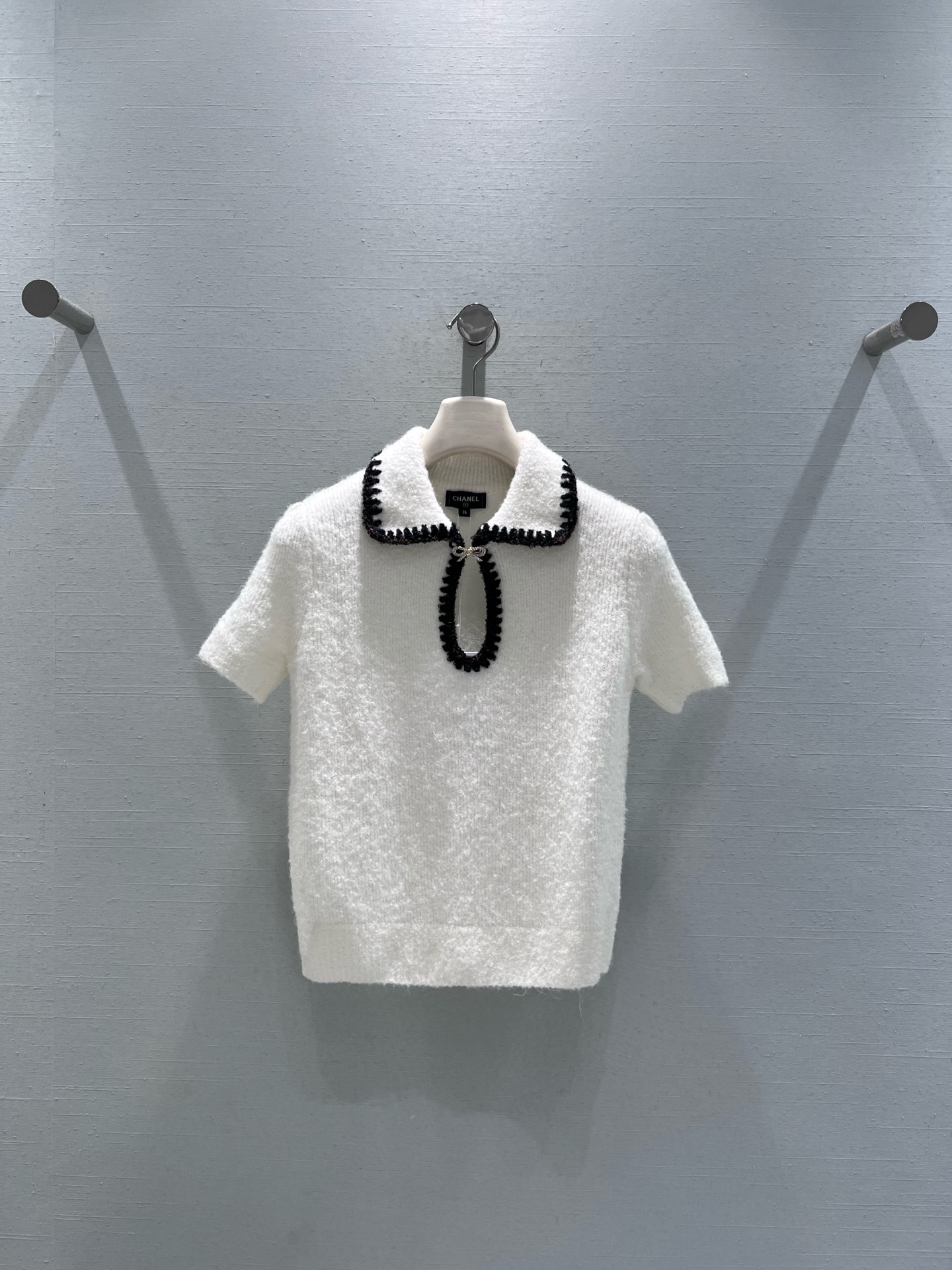 NO:587149,Support exchange Chane* 2025FW Autumn and Winter Ski Series // Bow sweater This season's coco neige ski series is super popular bow sweater, 1:1YB custom fabric, skin-friendly and soft, undoubtedly a hot item, small hollow design, smart and not boring. smL real shot details,, chanel, sweaters, alexander wang19860909支持换款 Chane* 2025FW秋冬滑雪系列//蝴蝶结毛衣这季小香coco neige滑雪系列里超火蝴蝶结毛衣,1:1YB定制面料,亲肤软糯,毋庸置疑的爆款,小镂空设计,灵动不沉闷.smL实拍细节,,chanel,sweaters,alexander wang,Women's clothing