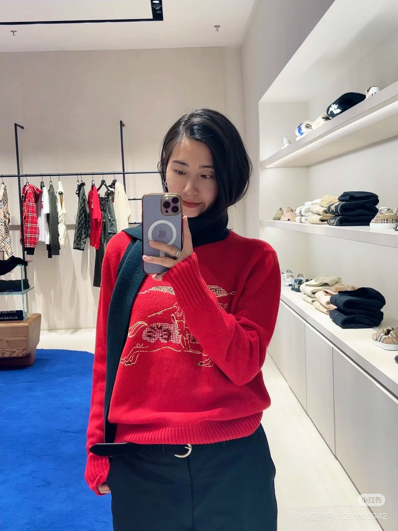 NO:656305,Burber*y35FW new autumn and winter series // The war horse knight sweater is made of fine knitted fabrics, with a classic round neck and a slim fit; the design highlight is the 'horseback riding pattern' decoration on the chest, which is decorated with cross embroidery to present a smart riding style. The details are exquisite and textured, and the ribbed cuffs and hem are designed. It is an eye-catching item in autumn and winter~SML,, burberry, sweaters, alexander wang19860909Burber*y35FW秋冬新品系列//战马骑士毛衣采用细腻的针织面料,经典圆领+修身版型；设计亮点在于胸前的“骑马图案”装饰用十字刺绣工艺呈现出灵动的骑马造型,细节精致有质感,罗纹袖口和下摆设计,秋冬吸睛单品～SML,,burberry,sweaters,alexander wang,Women's clothing