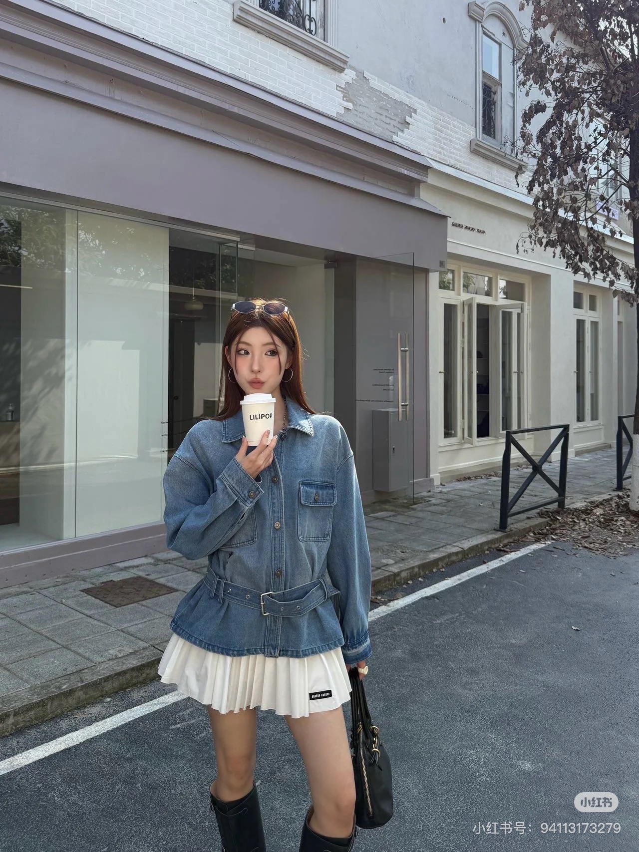 NO:658175,DIO*26SS early spring new product series // Belt denim shirt jacket with distressed denim blue fabric, classic lapel + double pocket design, and an adjustable belt design at the waist. It can be worn as a loose jacket or tied with a belt to tighten the waistline. The style can be salty or sweet. The bee logo embroidery is embellished on the side, and the details are exquisite. SML,, dior, jackets & coats, shirts, alexander wang19860909DIO*26SS早春新品系列//腰带牛仔衬衫外套做旧牛仔蓝面料,经典翻领+双口袋设计、腰部加入了可调节腰带设计,既能当宽松外套穿,也能系上腰带收出腰线,风格可盐可甜.侧边点缀小蜜蜂标识刺绣,细节处显精致.SML,,dior,jackets & coats,shirts,alexander wang,Women's clothing