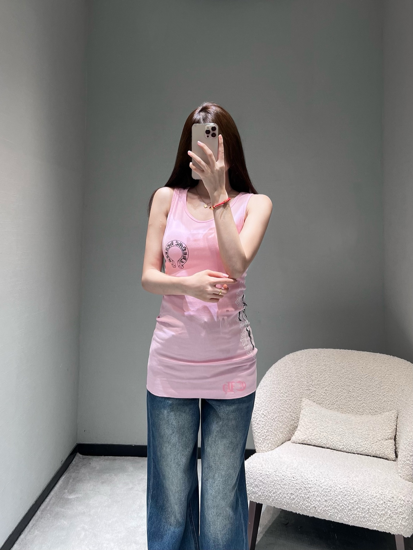 NO:658169,chrom*he*rts Chroma** Autumn and Winter Series //Pink sleeveless vest made of thin pit strip fabric, gentle light pink; embellished with logo circular printing on the chest, with fashion brand texture in the details, classic logo elements on the side, simple yet design sense. Slim-fitting and slightly stretchy style, wear alone to create a casual hot girl style, it is OK to wear inside and layered. SML,, chrome hearts, alexander wang19860909chrom*he*rts克罗**秋冬系列//粉色无袖背心细坑条面料,温柔的淡粉色；胸前点缀logo圆形印花,细节处带潮牌质感,侧边经典logo元素,简约中不失设计感.修身微弹款,单穿打造随性辣妹风,内搭叠穿都OK.SML,,chrome hearts,alexander wang,Women's clothing