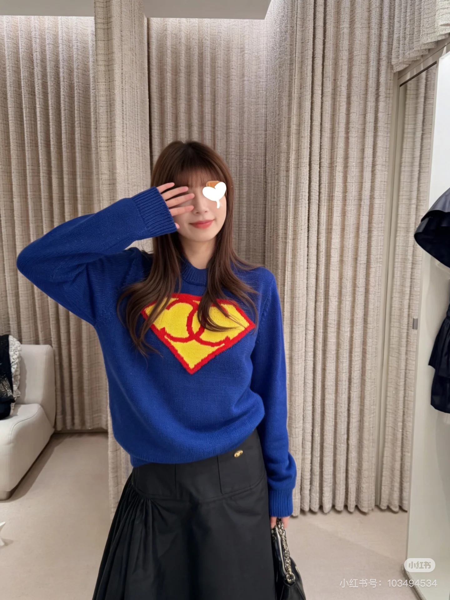 NO:686026,Chan*L 2026SS early spring new product series // Latest co-branded series of jacquard knitted sweaters, Rocky's same model has Superman's iconic triangle badge jacquard on the chest, yellow and red contrasting colors with Xiangxiangjia double C letter elements, the jacquard craftsmanship is three-dimensional and full, a must-have fashion item for the interesting wardrobe, combining classic cartoon elements with luxury design. SML,,chanel,chanel,sweaters,19860909Chan*L 2026SS早春新品系列//提花针织毛衣最新联名系列,Rocky同款胸前是超人标志性三角徽章提花,黄红撞色搭配香香家双C字母元素,提花工艺立体饱满,充满趣味的衣柜必入时尚单品,将经典卡通元素与奢华设计结合.SML,,chanel,chanel,sweaters,,Women's clothing