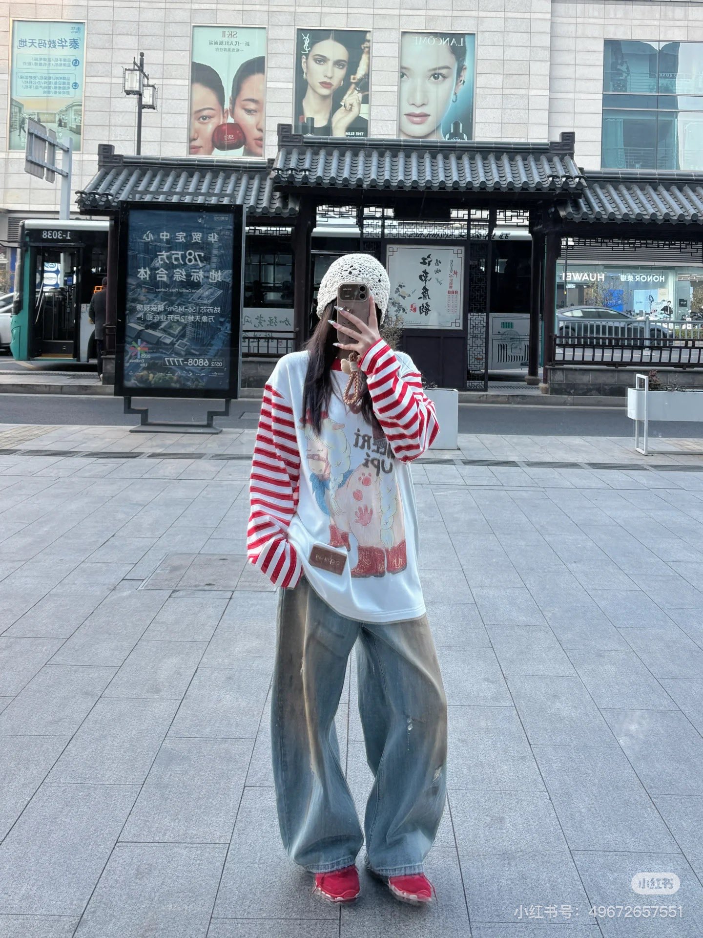 NO:697003,CHEER*UPi*26SS New Early Spring Series // Contrast color cartoon print splicing long-sleeved top is a casual item full of childlike fun and trendy sense. The collar and cuffs are matched with classic red and white stripes, the contrasting effect is bright and lively; the body is printed with cartoon lamb patterns and letter decorations, the pattern is vivid and three-dimensional, adding childlike interest and artistic sense. SML,,19860909CHEER*UPi*26SS早春新款系列//撞色卡通印花拼接长袖上衣充满童趣与潮流感的休闲单品,领口和袖口搭配经典红白条纹拼接,撞色效果鲜明又活泼；衣身印有卡通小羊图案与字母装饰,图案生动立体,增添了童趣与艺术感.SML,,,Women's clothing