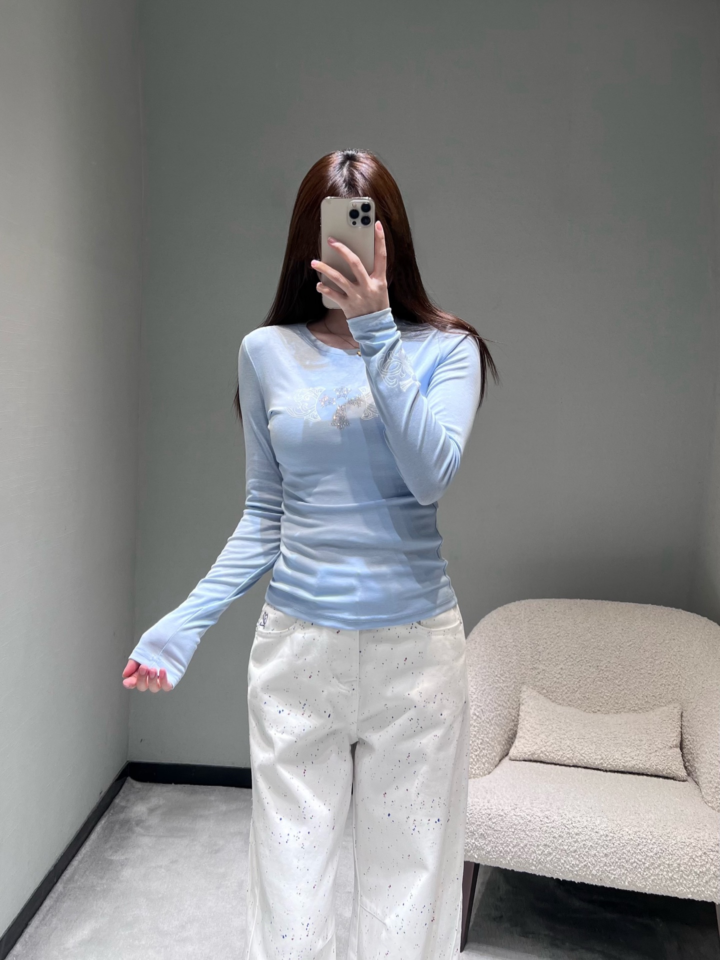 NO:697397,chrom*he*rts 26 new product series // Cross-bottomed long-sleeved chest embellished with a classic printed diamond cross, with fashion brand texture in the details, classic logo elements on the side of the arm, simple yet design sense. Slim-fitting and slightly stretchy style, worn alone to create a casual hot girl style, it is OK to wear layered inside. SML,, chrome hearts,19860909chrom*he*rts克罗26新品系列//十字架打底长袖胸前点缀经典印花点钻十字架,细节处带潮牌质感,手臂侧边经典logo元素,简约中不失设计感.修身微弹款,单穿打造随性辣妹风,内搭叠穿都OK.SML,,chrome hearts,,Women's clothing