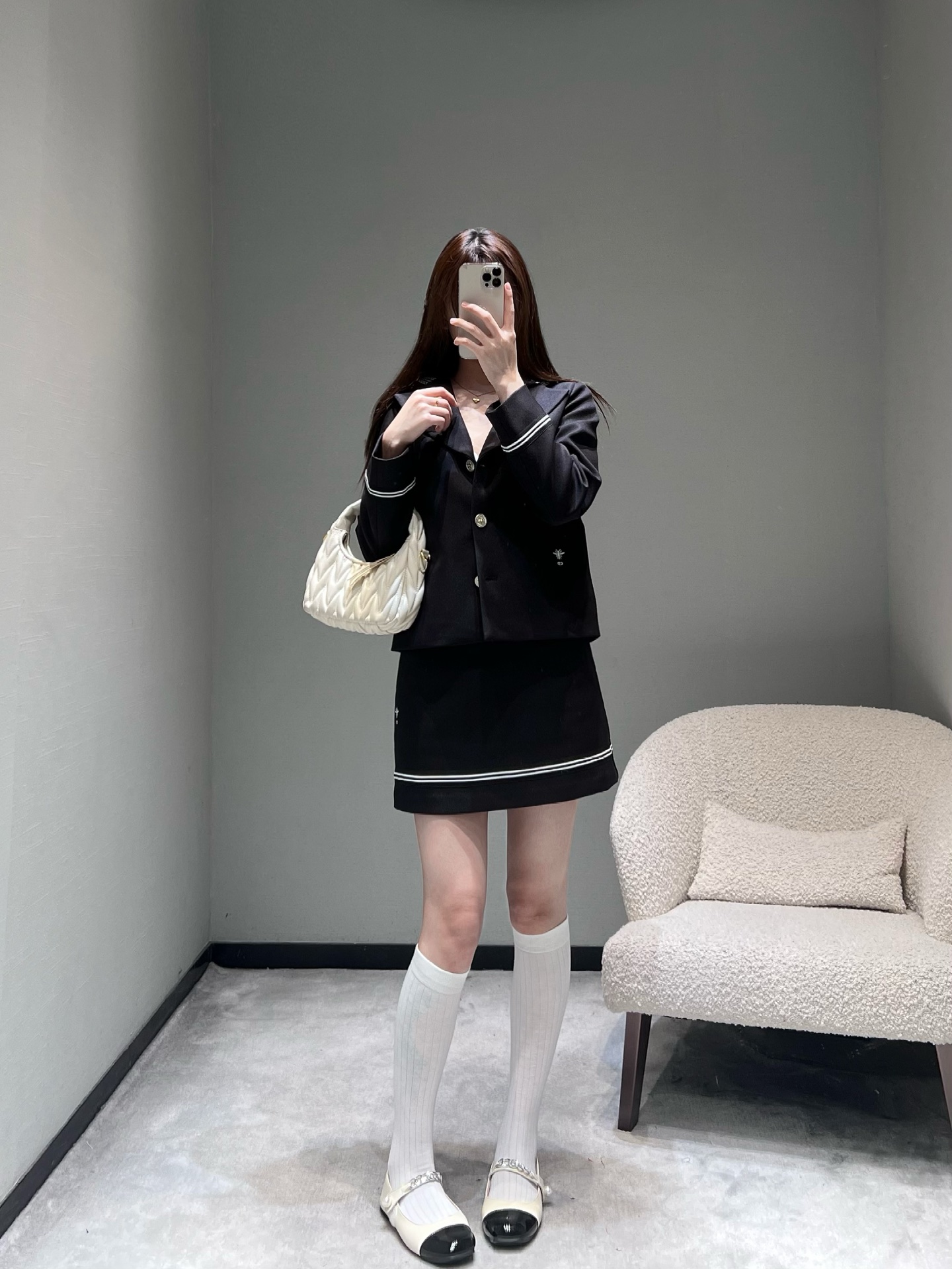 NO:709983,DIO*26SS early spring new product series //Navy style suit and short skirt suit, navy style classic elements, navy collar splicing design, white stripes on the collar and cuffs, exquisite embroidered small labels, the skirt is also decorated with the same series of stripes, full of echo, instantly full of college style atmosphere. The combination of suit + skirt is neat and smart. SML,, dior, skirts, business suit,19860909DIO*26SS早春新品系列//海军风西装短裙套装海军风经典元素海军领拼接设计,领口与袖口点缀白色条纹,精致刺绣小标,裙摆也做了同系列条纹装饰,呼应感十足,瞬间拉满学院风氛围.西装+短裙的组合利落又灵动.SML,,dior,skirts,business suit,,Women's clothing