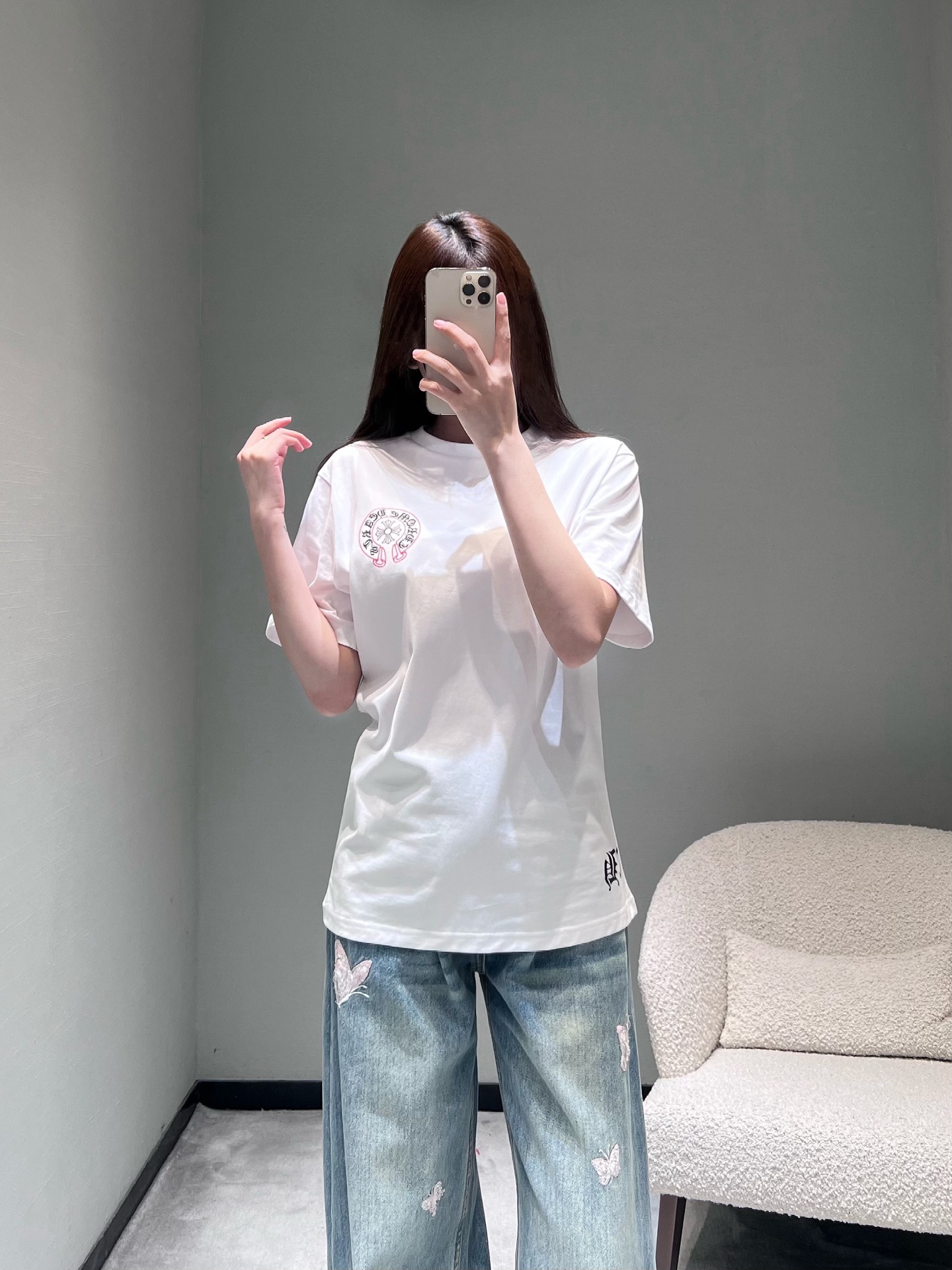 NO:710495,chrom*he*rts early spring series // Color badge short-sleeved T-shirt with colorful badge printing on the chest and classic logo printing on the side. The color matching is bright but not cluttered; the loose version has good tolerance for various body shapes, creating a relaxed and trendy wearing effect. SML,, chrome hearts, T-shirt, tees, t-shirt,19860909chrom*he*rts克罗早春系列//彩色徽章短袖T恤胸口彩色徽章印花,侧边经典logo印花,色彩搭配鲜明却不杂乱；宽松版型对各种身形都有良好的包容度,打造松弛的潮流穿搭效果.SML,,chrome hearts,T-shirt,tees，t-shirt,,Women's clothing