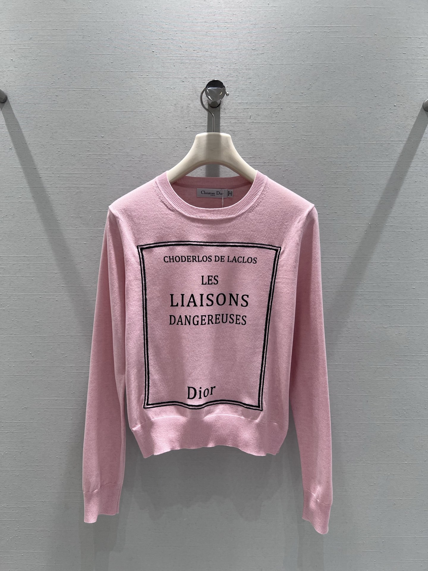 NO:710498,Supports replacement of DIO*26SS early spring new product series // Sakura pink letter sweater plays the role of early spring atmosphere, classic CD joint letter printing design, sweet and cool girly feeling, soft fufu pink tone is gentle and white, the fabric is delicate and soft, it is an indispensable temperament item in the wardrobe ~ real shot details, dior,19860909支持换款DIO*26SS早春新品系列//樱花粉字母针织衫早春氛围感担当,经典CD联名字母印花设计,甜酷兼具的少女感拉满,软fufu的粉色调温柔又显白,面料细腻柔软,是衣柜里不可缺的气质款单品～实拍细节,,dior,,Women's clothing