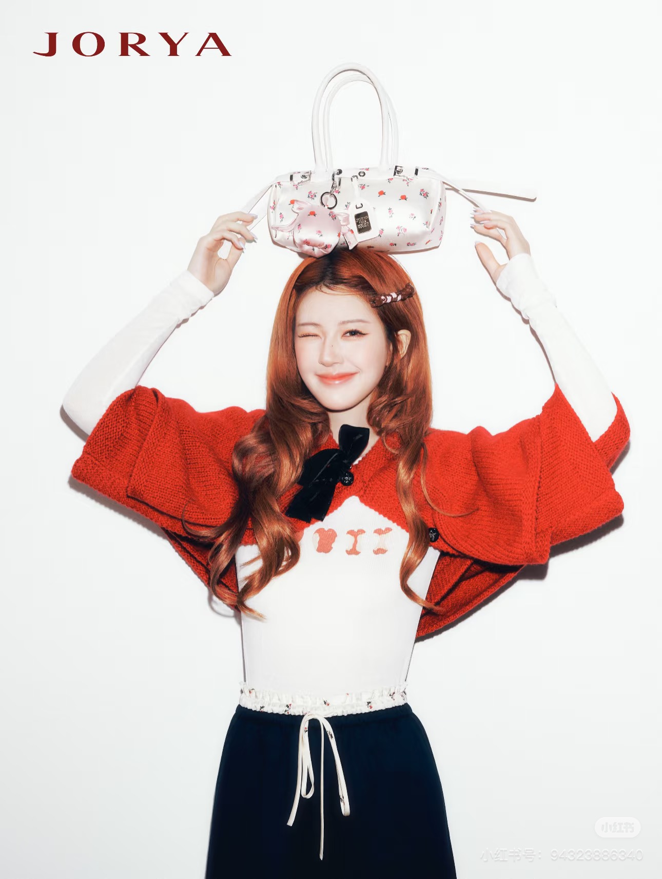 NO:716016,JOR*A&Ro*y26SS Lucky Fruit Joint Series // Beaded Apple Long Sleeve T-shirt Made of the same skin-friendly and breathable delicate fabric as Zhao Lusi, it is soft and comfortable to wear next to the body. The classic small round neck design is simple and neat and does not pick up the face shape. The chest is decorated with interesting apple prints, with intact fruits and bitten patterns arranged at random, adding a lively and playful girlish feel. SML,, tees, t-shirt,19860909JOR*A&Ro*y26SS幸运果联名系列//钉珠苹果长袖T恤赵露思同款亲肤透气的细腻面料,贴身穿着柔软舒适,经典小圆领设计,简约利落不挑脸型.胸前点缀趣味苹果印花,完整果实与被咬掉的图案错落排列,增添活泼俏皮的少女感.SML,,tees，t-shirt,,Women's clothing