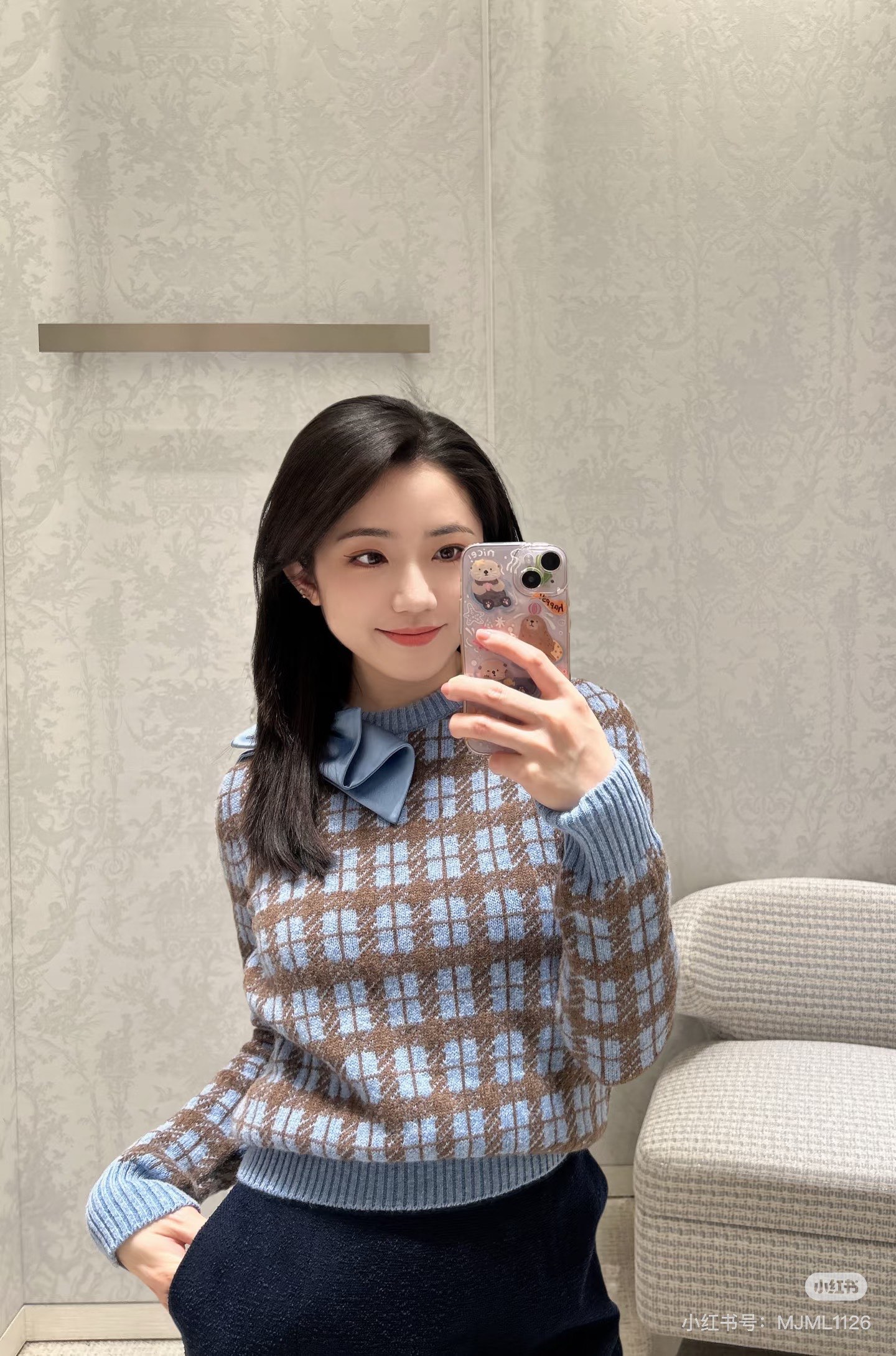 NO:716438,DIO*26SS new early spring series // Retro plaid bow sweater with detachable bow. The baby blue bow on the shoulder is the soul design. The contrasting ribbed edge echoes the main body of the plaid and strengthens the color layer. The red and blue contrasting plaid comes with a retro filter, as if the fashion of the 90s is worn on the body, gentle and white. SML,, dior, sweaters,19860909DIO*26SS早春新品系列// 复古格纹蝴蝶结毛衣 可拆卸蝴蝶结,肩头的baby蓝蝴蝶结是灵魂设计,撞色罗纹收边,与格纹主体呼应,强化了色彩层次.红蓝撞色格纹自带复古滤镜,仿佛把90年代的时髦穿在了身上,温柔又显白.SML,,dior,sweaters,,Women's clothing