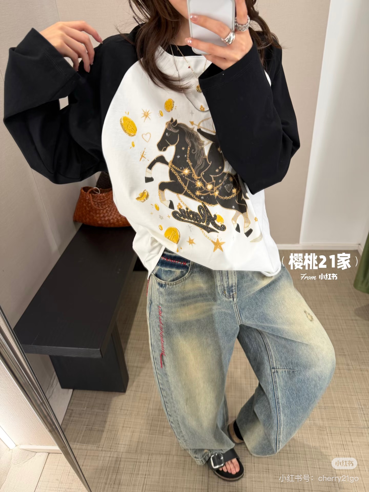 NO:716452,AlexiaSand**2026SS Early Spring New Product Series//Pegasus Raglan Long Sleeve T-shirt Top Gold-plated Pegasus printed hot diamond, high-count cotton blended fabric, light and breathable, soft and waxy when worn next to the skin, not easy to deform after long-term washing. Raglan sleeves cut, horse print using environmentally friendly offset printing technology, bright and firm colors, rich pattern details. SML,, tees, t-shirt,19860909AlexiaSand**2026SS早春新品系列//飞马插肩长袖T恤上衣 鎏金飞马印花烫钻,高支棉混纺面料,轻薄透气,贴身穿软糯亲肤,久洗不易变形.插肩袖剪裁,骏马印花采用环保胶印工艺,色彩鲜亮牢固,图案细节丰富.SML,,tees，t-shirt,,Women's clothing