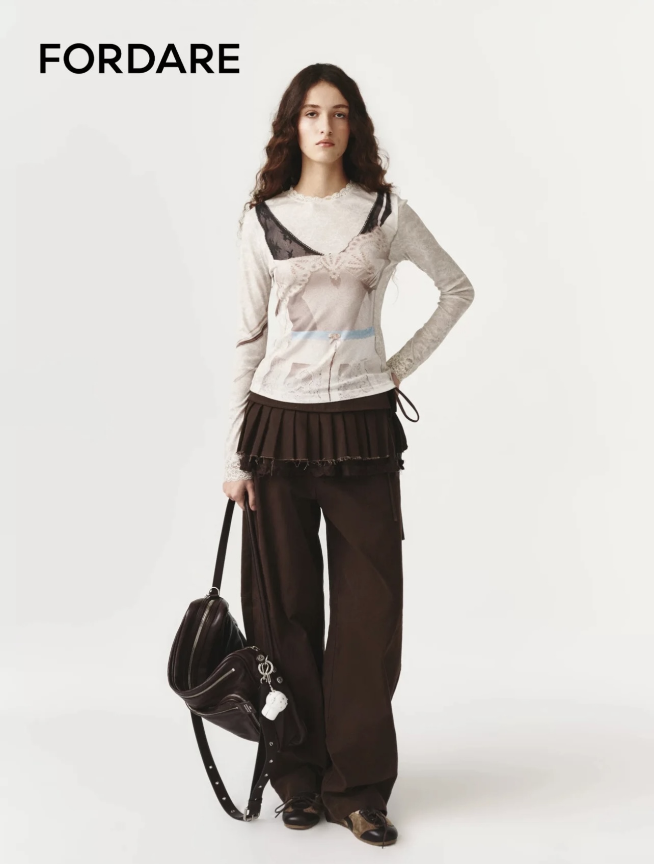 NO:734733,FORDA*E26SS New Product Series for Early Spring //Artistic Printed Mesh Bottoming Shirt Made of soft mist mesh as the base, it has a hazy and transparent texture. The body is integrated with artistic printing and embellished with exquisite lace, adding a sense of French sophistication. It is a niche style and does not conflict with the style. The upper body instantly becomes the protagonist of an atmospheric outfit.SML,,19860909FORDA*E26SS早春新品系列//艺术印花网纱打底衫柔雾网纱材质为基底,自带朦胧通透的质感,衣身融合艺术感印花,点缀精致蕾丝边,增添法式精致感,小众不撞款,上身秒变氛围感穿搭主角.SML,,,Women's clothing