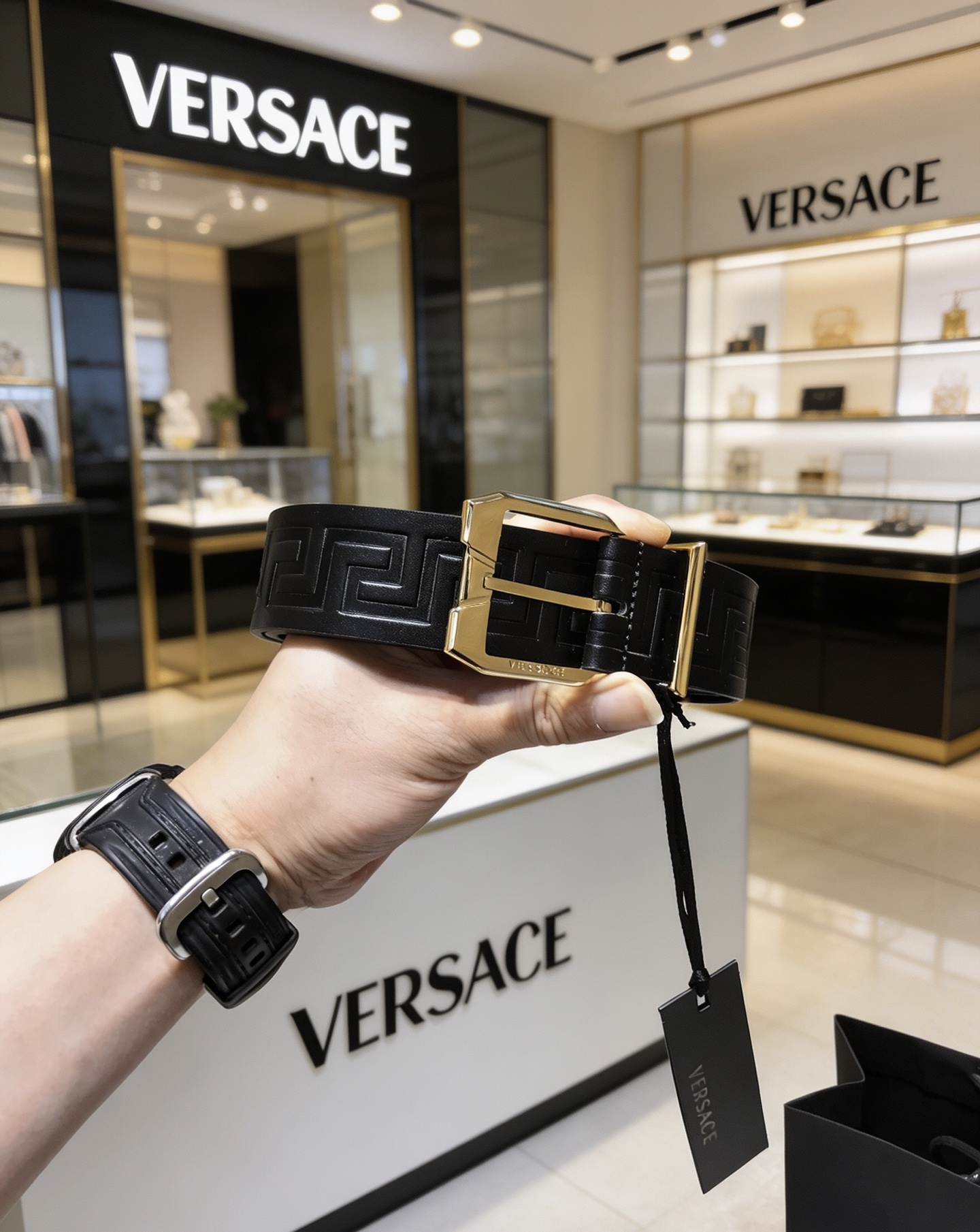 NO:741919,Original order, delivery counter packaging, punching needle, same style as batch counter, real shot counter official website, size: 38MM, original three-dimensional human head pin buckle, Great Wall pattern, full of design beauty, imported original calfskin embossing on both sides, clear and beautiful, soft leather, comfortable hand feel, high grade, high-definition real shot quality assurance, non-market goods, belt, cowhide19860909原单 配送专柜包装 打孔针 批专柜同款、实拍专柜官网,尺寸:38MM,原版立体人头针扣,长城回纹,极富设计美感 ,双面采用进口原版小牛皮压花,清晰美观,皮质软,手感舒适,档次高,高清实拍品质保证,非市场货,皮带,cowhide,Belt