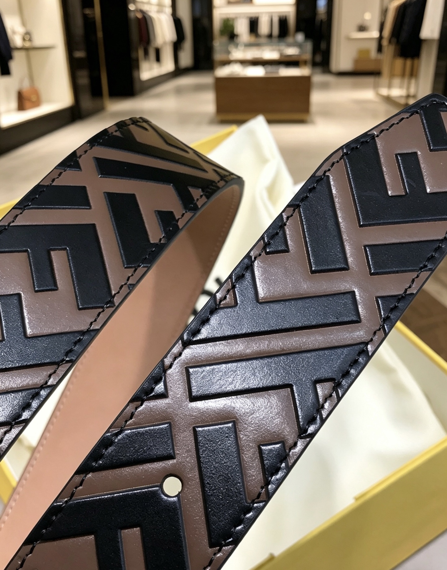 💯💯配送专柜包装 打孔针 新款 FD 宽35MM F标志造型皮带，支持NFC 字母针扣搭配标志性F戒子，