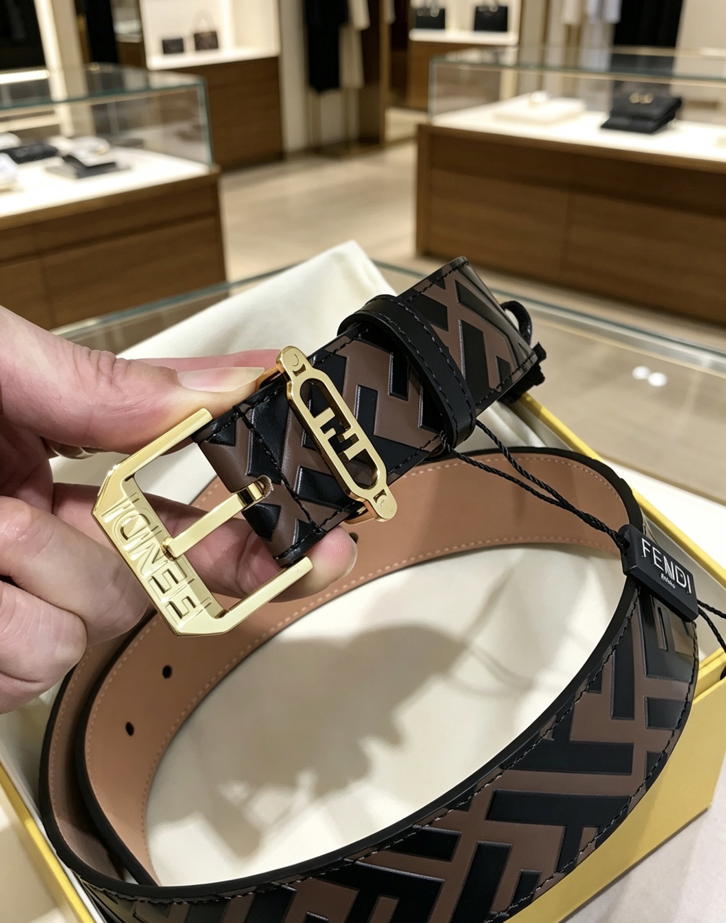 💯💯配送专柜包装 打孔针 新款 FD 宽35MM F标志造型皮带，支持NFC 字母针扣搭配标志性F戒子，
