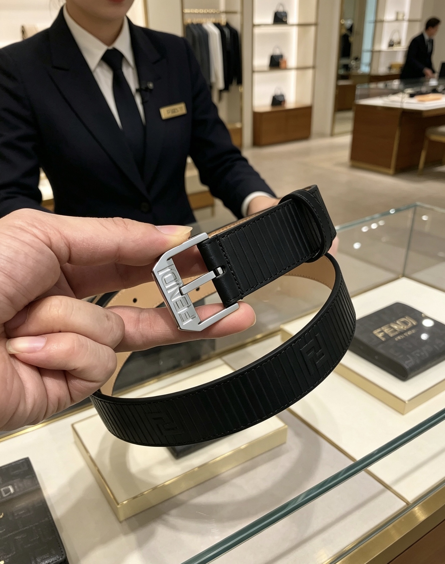 💯💯配送专柜包装 打孔针  新款 FD 宽35MM F标志造型皮带，支持NFC 字母针扣搭配标志性F，进