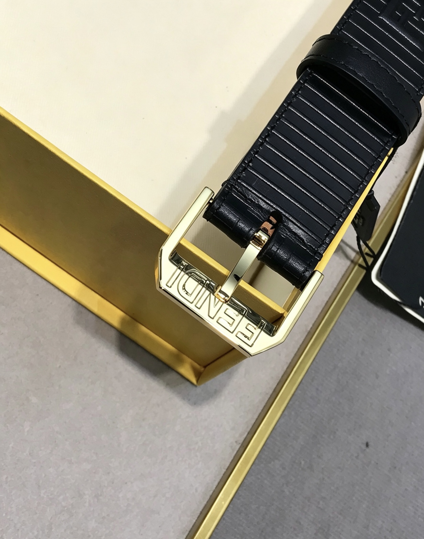 💯💯配送专柜包装 打孔针  新款 FD 宽35MM F标志造型皮带，支持NFC 字母针扣搭配标志性F，进