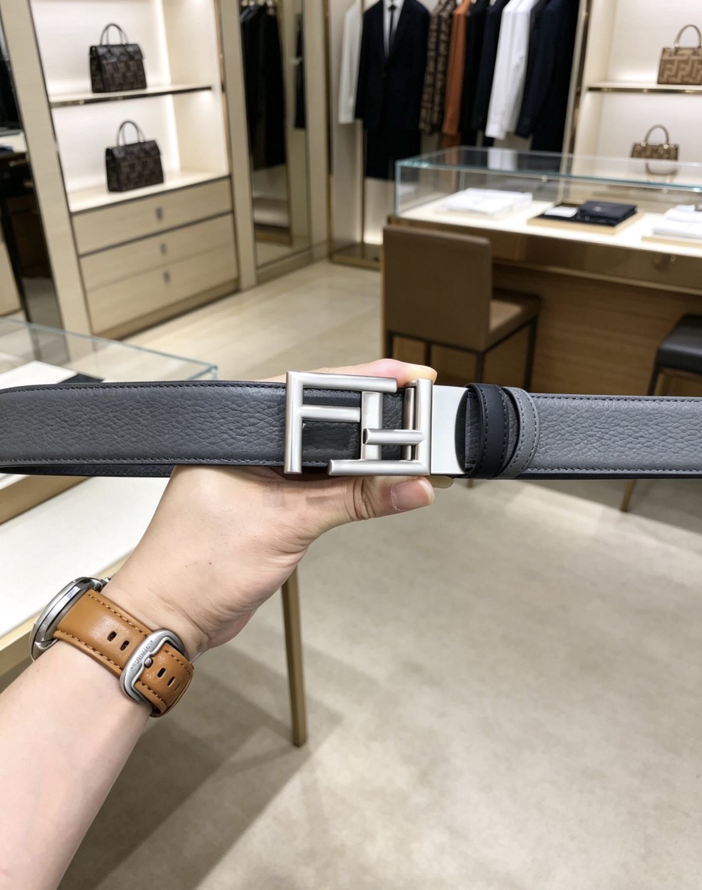 💯💯配送包装 打孔针 宽35MM  双面皮带双面精美小牛皮纹，标志性双F(發)重金属皮带扣，皮带为均码可