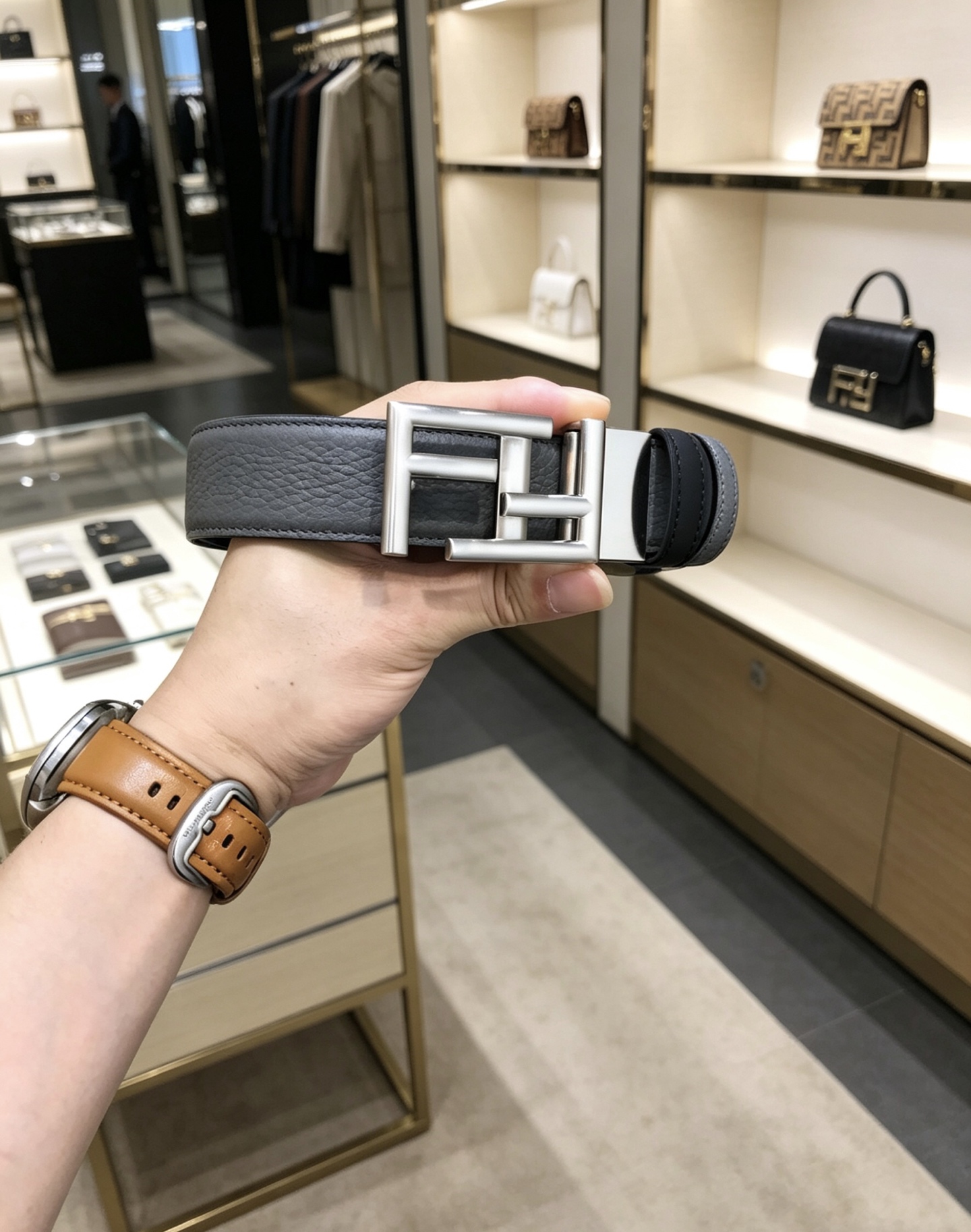 💯💯配送包装 打孔针 宽35MM  双面皮带双面精美小牛皮纹，标志性双F(發)重金属皮带扣，皮带为均码可
