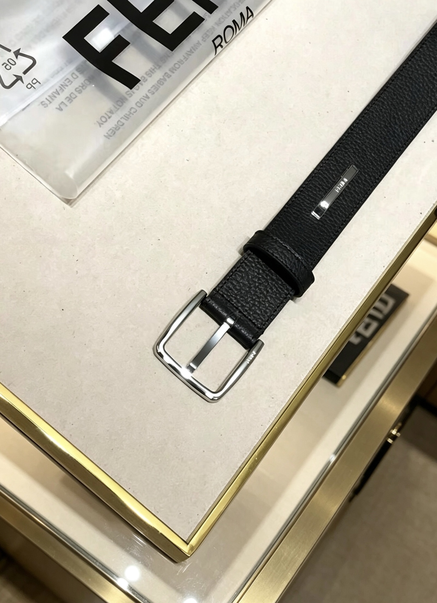 💯💯F 家 新款 宽35MM  F标志造型皮带，支持NFC针扣式钢环带扣，进口双面荔枝纹小牛皮搭配制成，