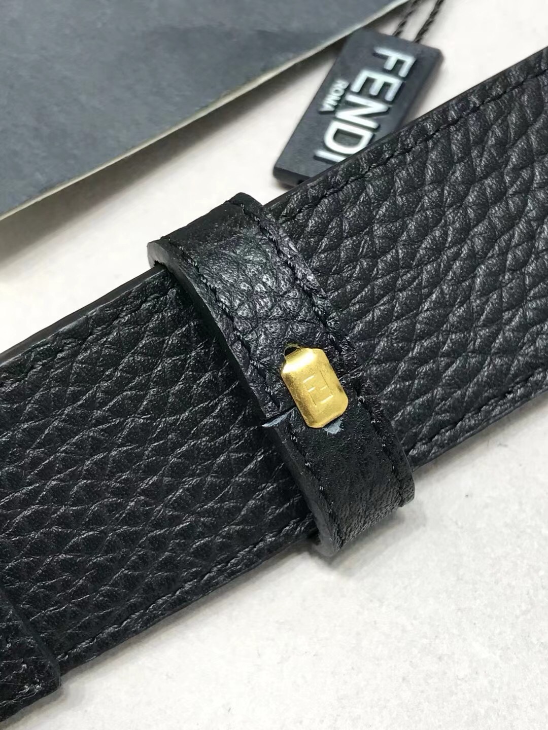 💯💯F 家 新款 宽35MM  F标志造型皮带，支持NFC针扣式钢环带扣，进口双面荔枝纹小牛皮搭配制成，