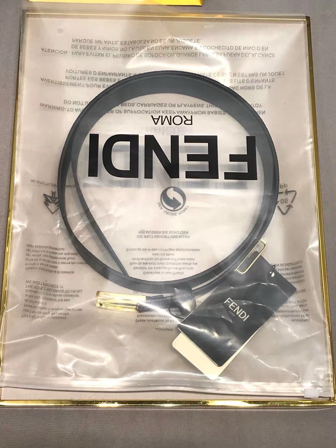 💯💯F 家 新款 宽35MM  F标志造型皮带，支持NFC针扣式钢环带扣，进口双面荔枝纹小牛皮搭配制成，