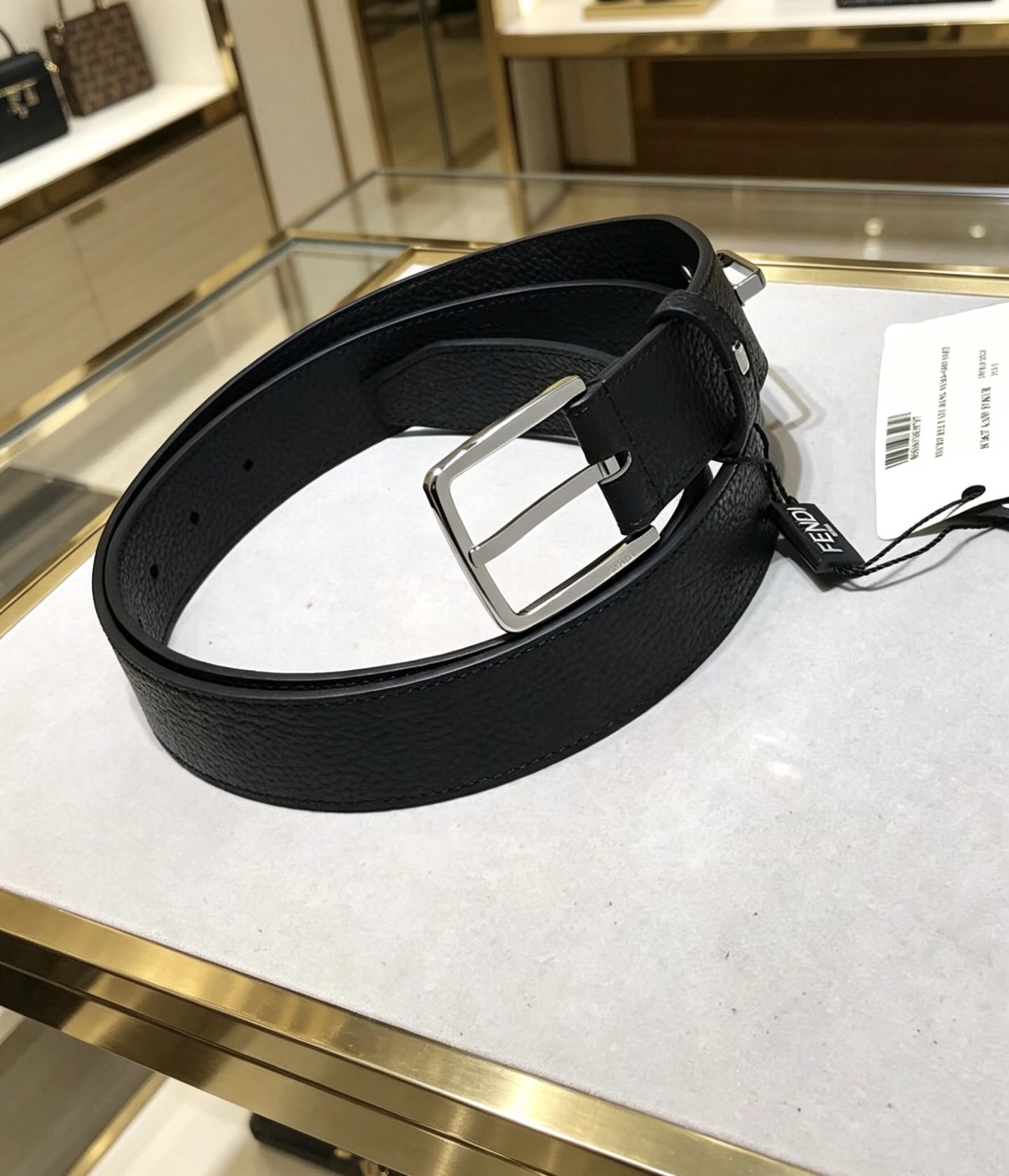 💯💯F 家 新款 宽35MM  F标志造型皮带，支持NFC针扣式钢环带扣，进口双面荔枝纹小牛皮搭配制成，