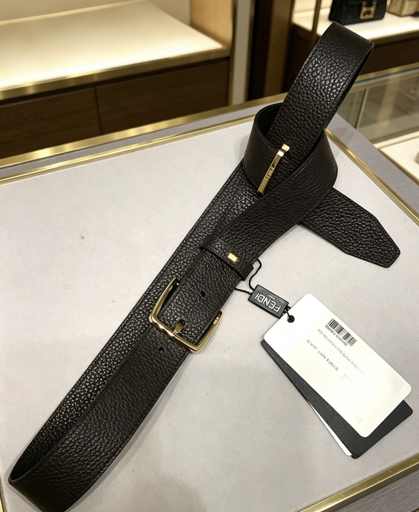 💯💯F 家 新款 宽35MM  F标志造型皮带，支持NFC针扣式钢环带扣，进口双面荔枝纹小牛皮搭配制成，
