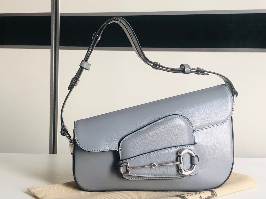 Gucci Horsebit 1955 series small shoulder bag. On the occasion of the 70th anniversary of the birth of the classic horsebit style accessory, the