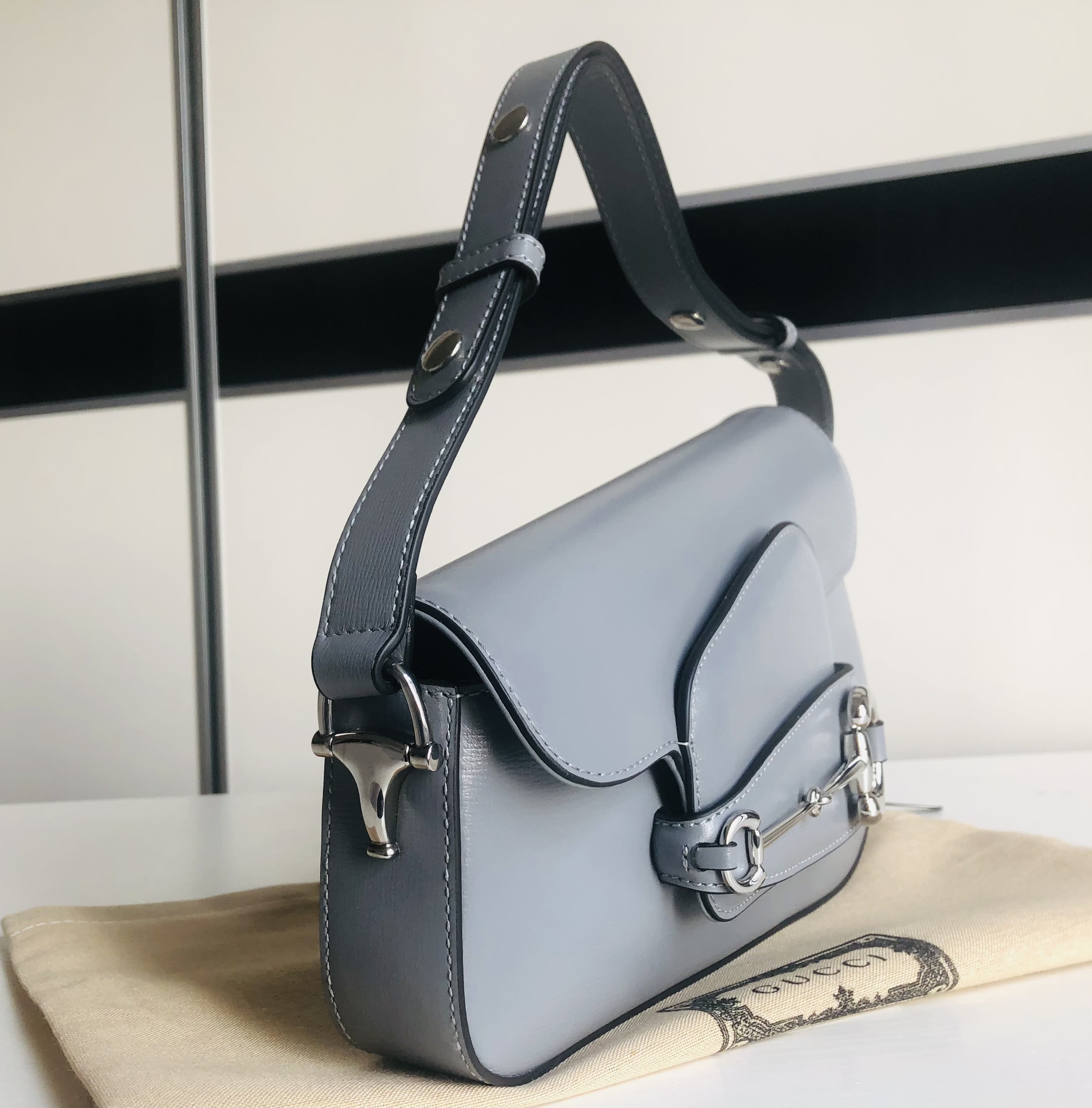 Gucci Horsebit 1955 series small shoulder bag. On the occasion of the 70th anniversary of the birth of the classic horsebit style accessory, the