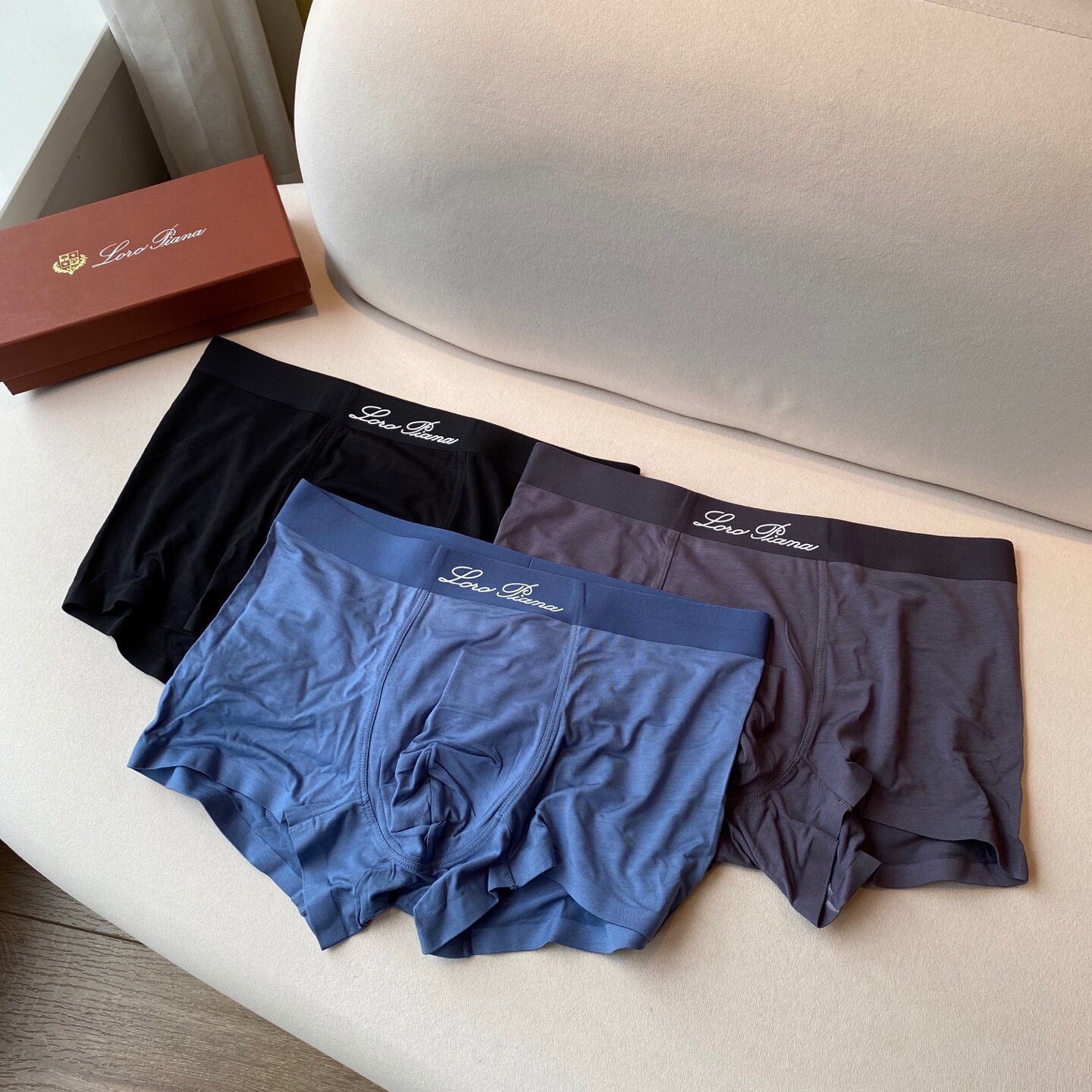 25新款现货【手感舒服到爆棚 L*P三条礼盒装内裤】面料成份,92%再生纤维素纤维 8%氨纶,清爽不粘