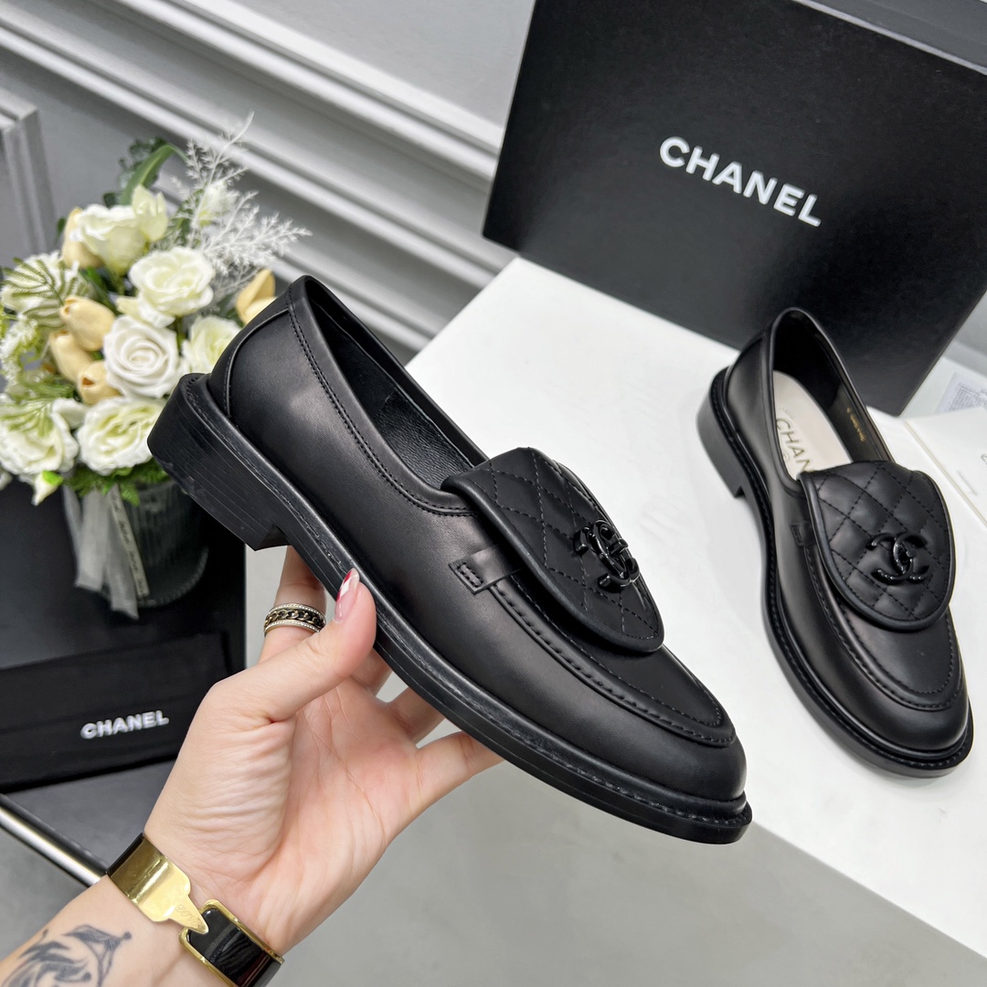 Chanel Zapatos Loafers Cuero de vaca Dermis Piel oveja Seda Colección otoño – invierno Vintage