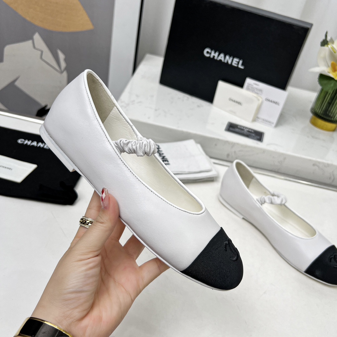 NO:422781,High-version loafers CHANE*｜Xiaoxiang official website Chanel early spring Maryzhen socks single shoes four seasons, new series of loafers full of retro style, delicate shoe shape, looks very likable, small round toe sets off the feet also become thin, the foot gives people a kind of retro sentiment of the era, four-season shoes, new European and American catwalks, hot products (60 socks are required) 1 Original custom sheepskin noodles 2 Original silk sheepskin inner 3 soles: original Italian leather outsole. Heel height 2 cm 4 size 35-41 (40 41 custom made without return), single shoes, chanel, chanel, loafers, mary jane, sheepskin, Leather soles, socks19860909高版本乐福鞋CHANE*｜小香官网香奈儿早春玛丽珍袜子单鞋四季,系列新品乐福鞋满满的复古风 秀气的鞋型 看着就很讨喜,小圆的鞋头 衬托脚也变得瘦瘦的,上脚给人就是一种年代的复古情怀四季鞋、欧美走秀新款,爆款产品（要单独袜子60） 1原版定制羊皮面 2原版丝绸羊皮内里 3大底:原版意大利真皮大底.跟高2厘米 4码数35-41（40 41定做不退换）,单鞋,chanel,chanel,loafers,mary jane,sheepskin,Leather soles,socks,Women's Shoes