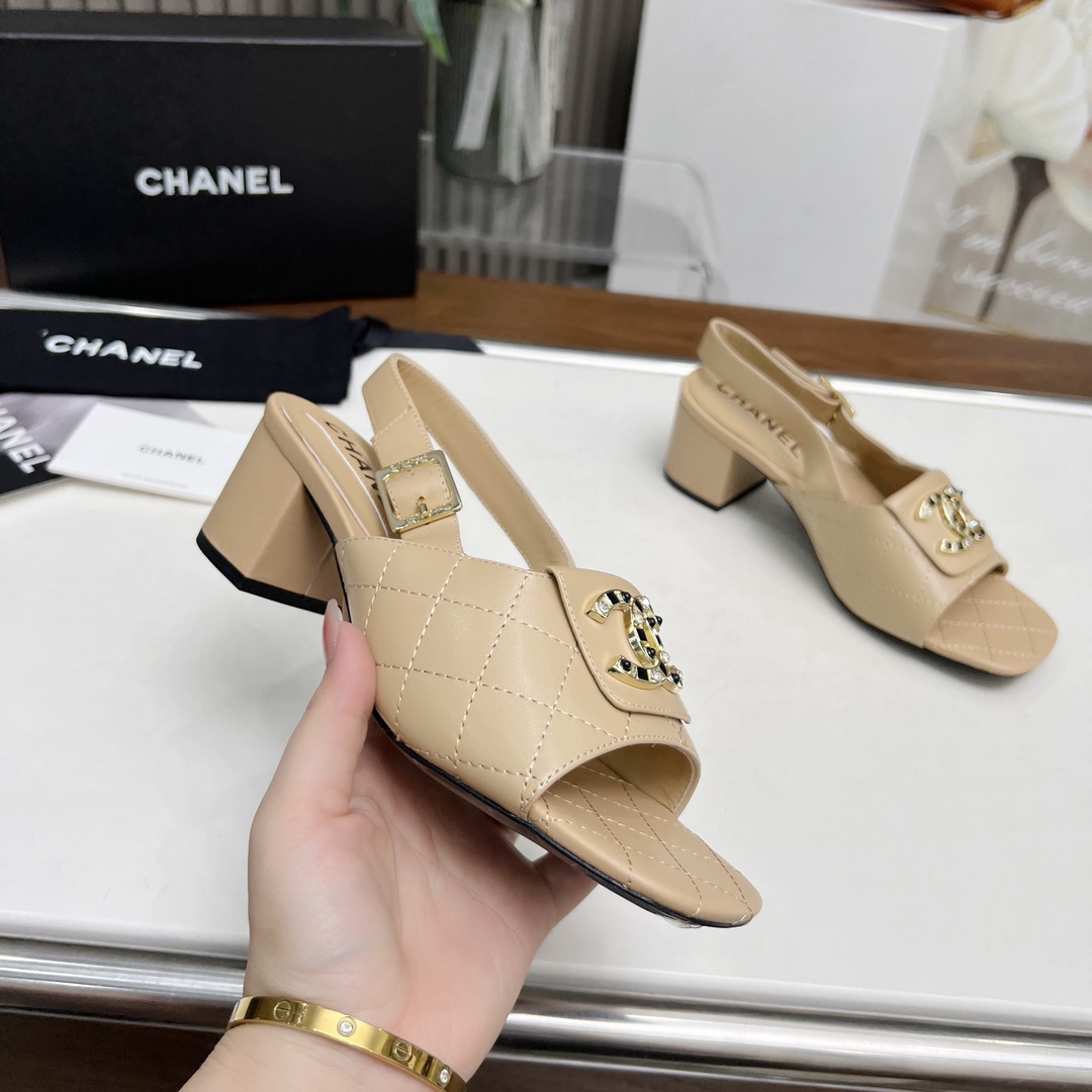 Chanel Zapatos Loafers Sandalias Hardware de oro Dermis Piel oveja Seda Colección primavera Vintage