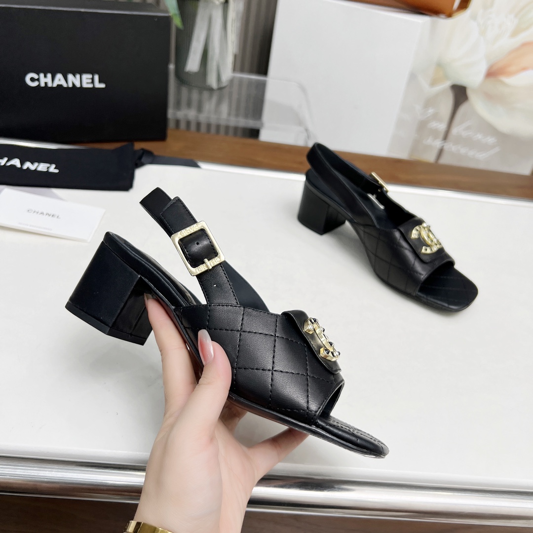 Chanel Zapatos Loafers Sandalias Hardware de oro Dermis Piel oveja Seda Colección primavera Vintage