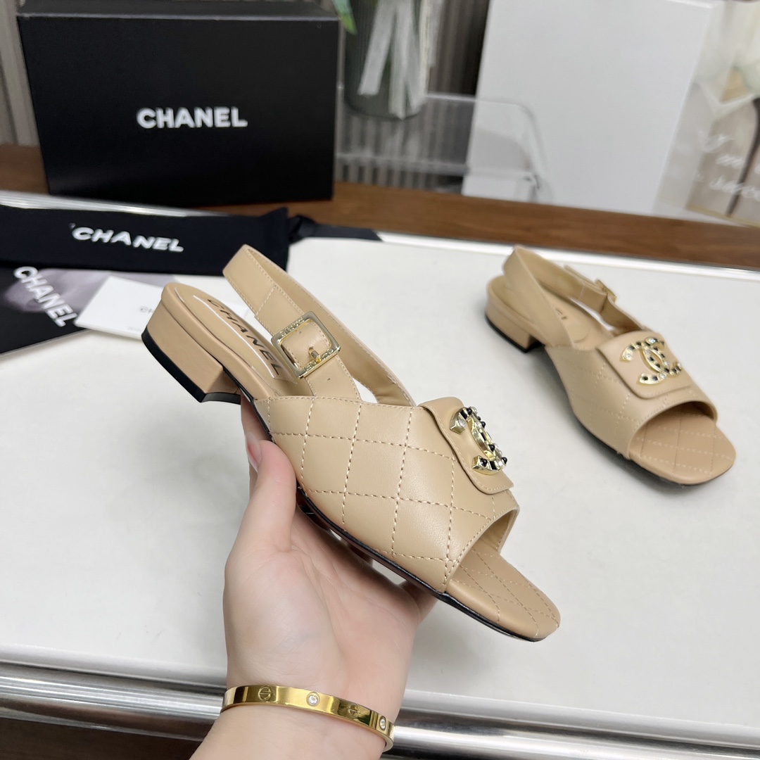 Chanel Zapatos Loafers Sandalias Hardware de oro Dermis Piel oveja Seda Colección primavera Vintage