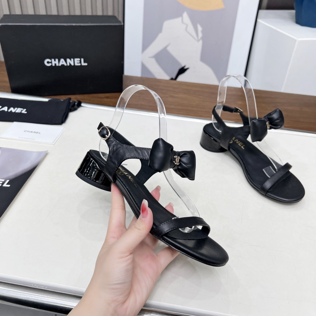 NO:258669,High-version Xiaoxiangjia single shoes CHANE*｜, big hit!  Xiaoxiang 2025a official website Chanel early spring sandals dancing shoes series new loafers full of retro style. Delicate shoe shape looks very likable, small round toe sets off the feet, giving people a kind of retro sentimental shoes of the era, new European and American catwalks, hot products 1 original custom sheepskin. Original mold opening hardware 2 original sheepskin inner 3 soles: original genuine leather outsole. Heel height 3.5 cm 4 size 35-41 (40 41 custom made without return or exchange), sandals, chanel, chanel, chanel, loafers, sandals, sheepskin, Leather soles19860909高版本小香家单鞋CHANE*｜,大爆款！小香2025a官网香奈儿早春凉鞋跳舞鞋系列新品乐福鞋满满的复古风 秀气的鞋型 看着就很讨喜,小圆头 衬托脚也变得瘦瘦的,上脚给人就是一种年代的复古情怀鞋、欧美走秀新款,爆款产品 1原版定制羊皮.原版开模五金 2原版羊皮内里 3大底:原版真皮大底.跟高3.5厘米 4码数35-41（40 41定做不退换）,凉鞋,chanel,chanel,chanel,loafers,sandals,sheepskin,Leather soles,Women's Shoes
