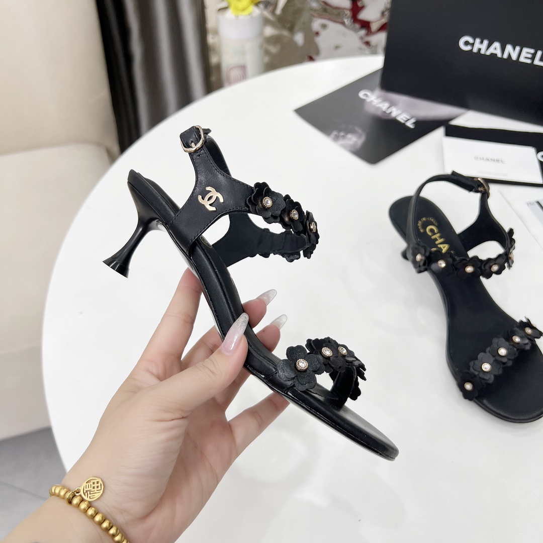 NO:258665,High-version Xiaoxiangjia single shoes CHANE*｜, big hit!  Xiaoxiang 2025a official website Chanel spring and summer sandals dancing shoes series new loafers full of retro style. Delicate shoe shape looks very likable, small round toe sets off the feet, giving people the retro sentimental shoes of the past, new European and American catwalks, hot products 1 original custom-made sheepskin/cowhide/original custom flowers 2 original sheepskin inner 3 soles: original genuine leather outsole. Heel height 5 cm 4 size 35-41 (40 41 custom made without return or exchange), sandals, chanel, chanel, chanel, loafers, sandals, cowhide, sheepskin, Leather soles19860909高版本小香家单鞋CHANE*｜,大爆款！小香2025a官网香奈儿春夏凉鞋跳舞鞋系列新品乐福鞋满满的复古风 秀气的鞋型 看着就很讨喜,小圆头 衬托脚也变得瘦瘦的,上脚给人就是一年代的复古情怀鞋、欧美走秀新款,爆款产品 1原版定制面羊皮/牛皮/原版定制花朵 2原版羊皮内里 3大底:原版真皮大底.跟高5厘米 4码数35-41（40 41定做不退换）,凉鞋,chanel,chanel,chanel,loafers,sandals,cowhide,sheepskin,Leather soles,Women's Shoes