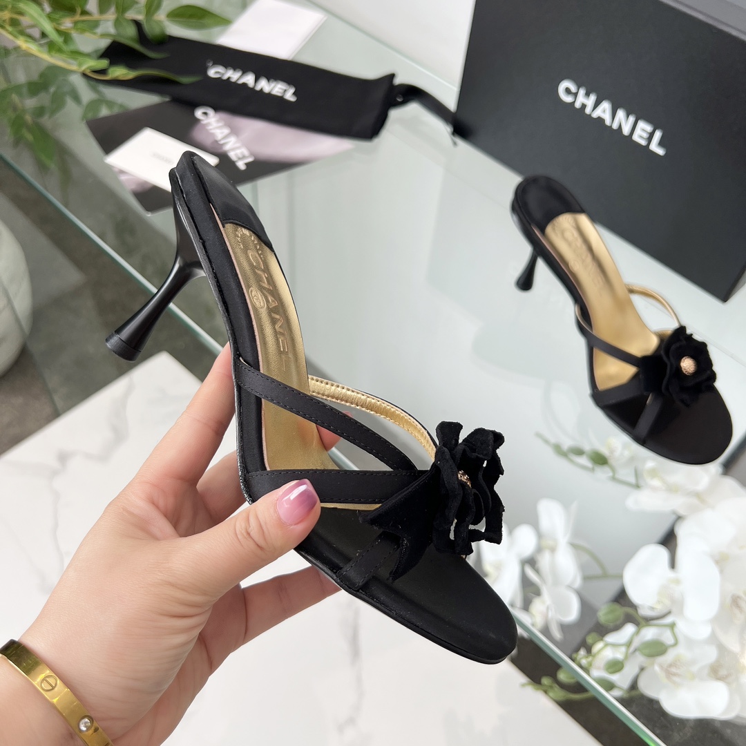 NO:407737,High-version Xiaoxiangjia single shoes CHANE*｜, big hit!  Xiaoxiang 2025a official website Chanel early spring sandals dancing shoes series new loafers full of retro style. Delicate shoe shape looks very likable, small round toe sets off the feet, giving people a kind of retro sentimental shoes of the era, new European and American catwalks, hot products 1 Original custom silk cloth sheep skin flower original mold hardware 2 Original sheepskin inner 3 soles: original genuine leather outsole. Heel height 8 cm 4 size 35-41 (40 41 custom made without return), high heels slippers, chanel, chanel, chanel, loafers, sandals, high heels, slippers, sheepskin, sheep, Leather soles19860909高版本小香家单鞋CHANE*｜,大爆款！小香2025a官网香奈儿早春凉鞋跳舞鞋系列新品乐福鞋满满的复古风 秀气的鞋型 看着就很讨喜,小圆头 衬托脚也变得瘦瘦的,上脚给人就是一种年代的复古情怀鞋、欧美走秀新款,爆款产品 1原版定制丝绸布面羊京皮花原版开模五金 2原版羊皮内里 3大底:原版真皮大底.跟高8厘米 4码数35-41（40 41定做不退换）,高跟鞋拖鞋,chanel,chanel,chanel,loafers,sandals,high heels,slippers,sheepskin,sheep,Leather soles,Women's Shoes