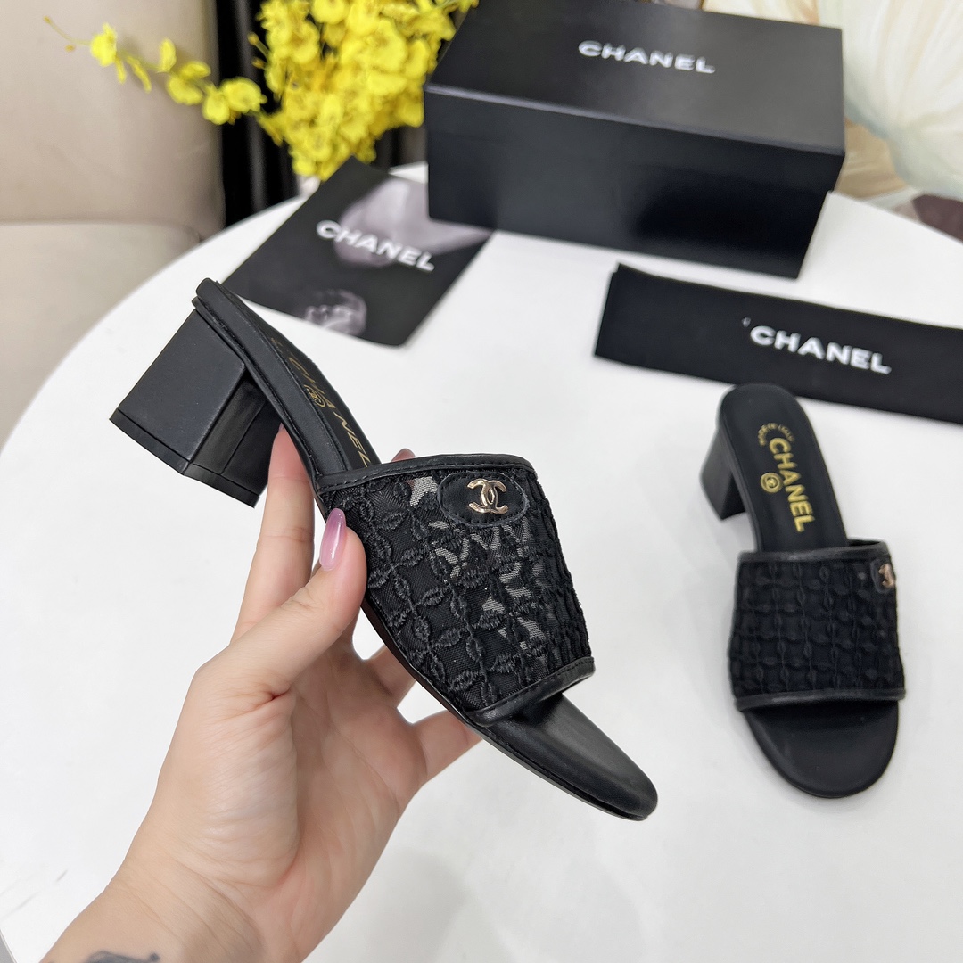 NO:407732,High-version Xiaoxiangjia single shoes CHANE*｜, big hit!  Xiaoxiang 2025 official website Chanel summer sandals dancing shoes series new loafers full of retro style. Delicate shoe shape looks very likable, small round toe sets off the feet, giving people the retro sentimental shoes of the past, new European and American catwalks, hot products 1 original custom made mesh 2 original sheepskin insole 3 soles: original genuine leather outsole. Heel height 5 cm 4 size 35-41 (40 41 custom made no return or exchange), slippers, chanel, chanel, chanel, loafers, sandals, slippers, sheepskin, Leather soles19860909高版本小香家单鞋CHANE*｜,大爆款！小香2025官网香奈儿夏季凉鞋跳舞鞋系列新品乐福鞋满满的复古风 秀气的鞋型 看着就很讨喜,小圆头 衬托脚也变得瘦瘦的,上脚给人就是一年代的复古情怀鞋、欧美走秀新款,爆款产品 1原版定制定做网面 2原版羊皮鞋垫 3大底:原版真皮大底.跟高5厘米 4码数35-41（40 41定做不退换）,拖鞋,chanel,chanel,chanel,loafers,sandals,slippers,sheepskin,Leather soles,Women's Shoes