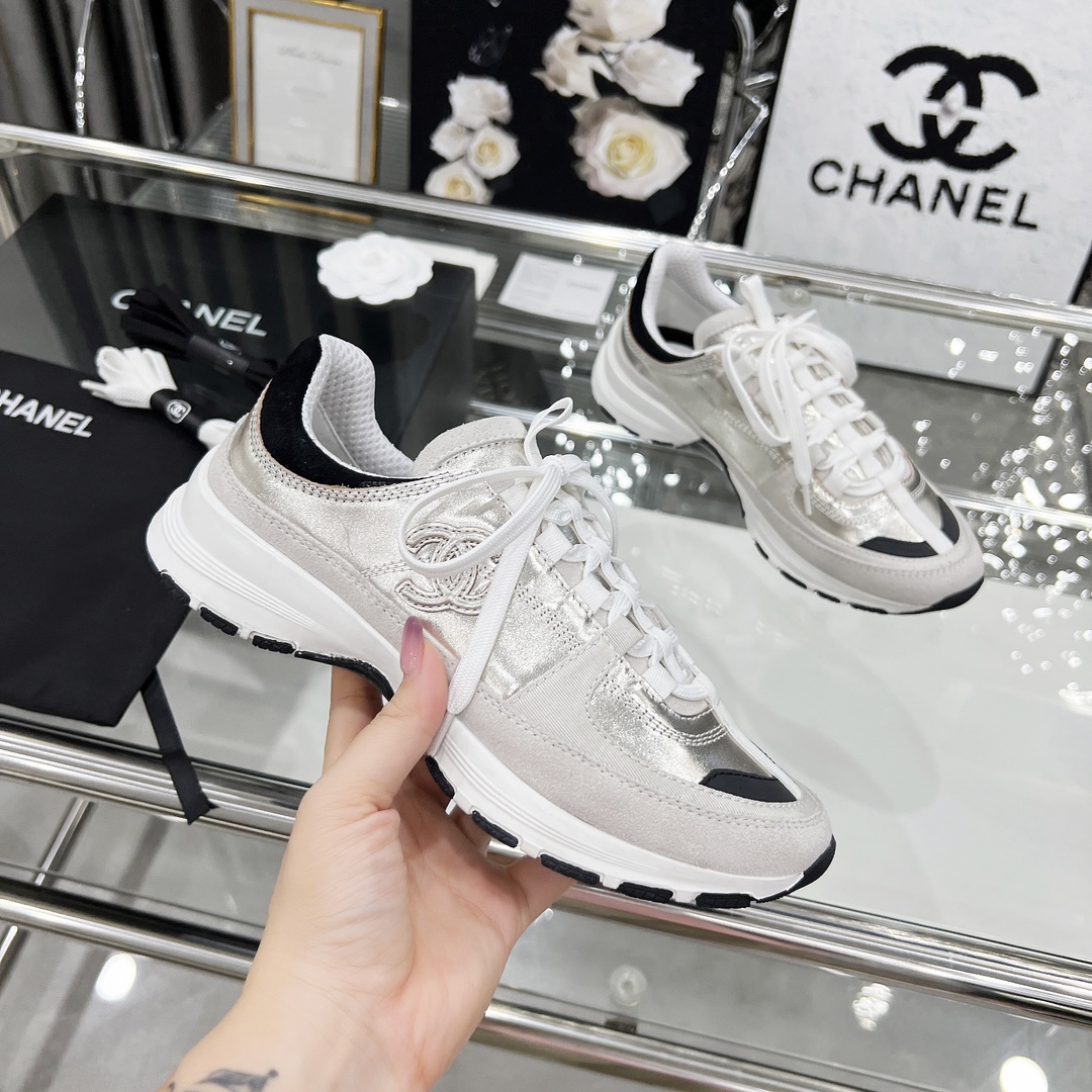 NO:407748,CHANEL official website synchronizes the 2025 new high-version Chanel top casual shoes series______________________________ Spring and Autumn Xiangjia must-have hot products, goddess series, with the elegant and famous temperament of Xiangjia, super durable, irresistible, heart-wrenching... This four-season shoes are all star celebrities and internet celebrities, and are so popular on the Internet, and will become a hot series in the future, real original mold customization, imported cowhide/sheepskin/custom fabric, imported lambskin custom insoles, original mold opening, TPU sole, standard code 34-41 (34 40 41 customization), casual shoes/sports shoes, chanel, chanel, chanel, chanel, chanel, chanel, sneakers, cowhide, sheepskin19860909CHANEL官网同步2025新款高版本香奈儿顶级休闲鞋系列__________________ 春秋季香家必备爆款,女神系列,拥有香家特色优雅名媛气质,超级耐看,让人无法抗拒,心动ing…… 这款四季鞋各大明星网红小红书等等网络力推新品,未来将成为爆款系列,真正的原版开模定制 鞋面进口牛皮 /羊皮/定做面料 内里进口小羊皮定做鞋垫 原模开版,TPU大底 标准码 34-41（34 40 41定做）,休闲鞋/运动鞋,chanel,chanel,chanel,sneakers,cowhide,sheepskin,Women's Shoes