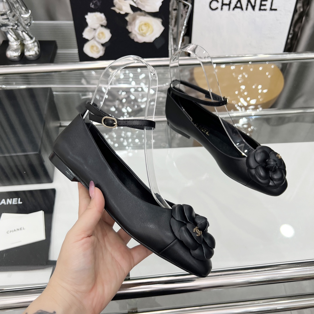 NO:422772,High-version loafers CHANE*｜Xiaoxiang 2025 official website Chanel summer Mary Jane socks single shoes four seasons, new series of loafers full of retro style, delicate shoe shape, looks very likable, small round toe sets off the feet also become thin, the foot gives people a kind of retro sentiment of the era, four-season shoes, new European and American catwalks, hot products 1 original custom sheepskin noodles/cashmere face two 2 original silk sheepskin inner 3 soles: original Italian genuine leather soles. 4 sizes 35-41 (40 41 custom made without return or exchange), single shoes, chanel, chanel, loafers, mary jane, sheepskin, Leather soles, socks19860909高版本乐福鞋CHANE*｜小香2025官网香奈儿夏季玛丽珍袜子单鞋四季,系列新品乐福鞋满满的复古风 秀气的鞋型 看着就很讨喜,小圆的鞋头 衬托脚也变得瘦瘦的,上脚给人就是一种年代的复古情怀四季鞋、欧美走秀新款,爆款产品 1原版定制羊皮面/羊绒面两种 2原版丝绸羊皮内里 3大底:原版意大利真皮大底. 4码数35-41（40 41定做不退换）,单鞋,chanel,chanel,loafers,mary jane,sheepskin,Leather soles,socks,Women's Shoes