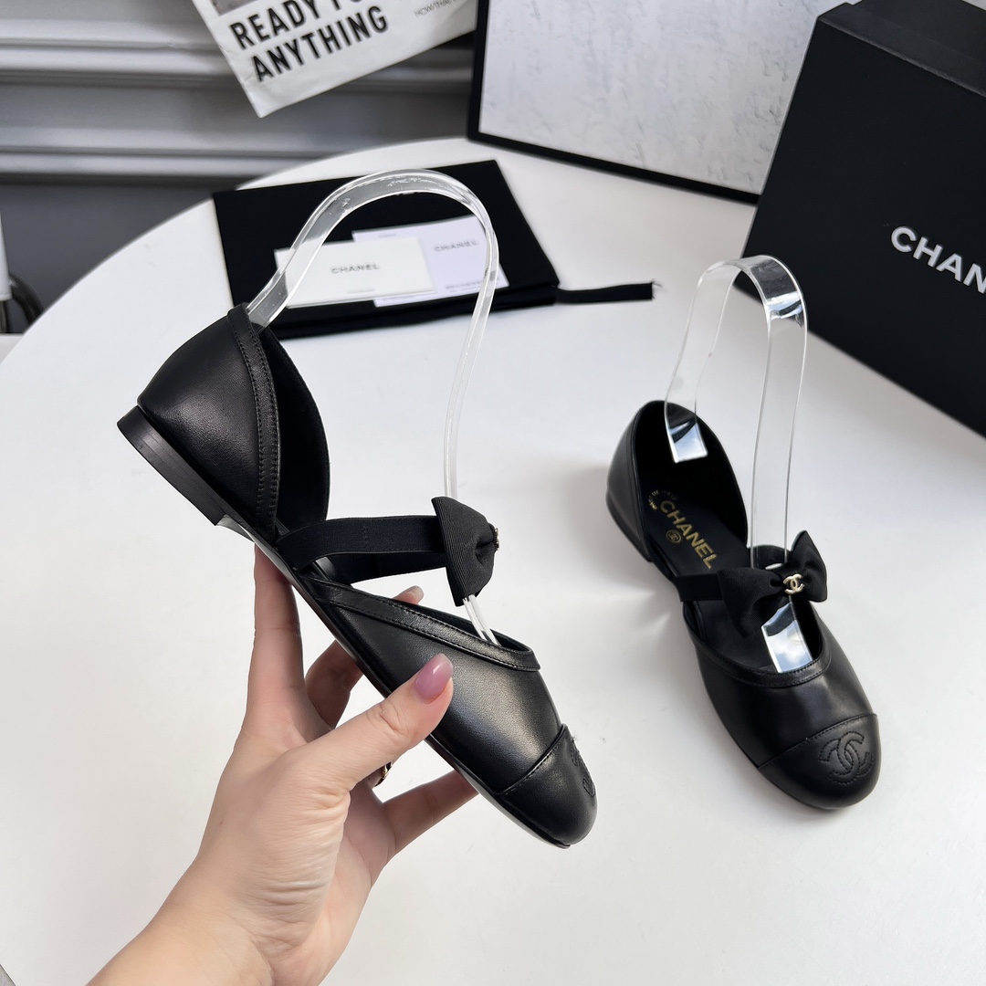 NO:442701,High-version Xiaoxiangjia single shoes CHANE*｜, big hit!  Xiaoxiang 2025 official website Chanel summer sandals dancing shoes series new loafers full of retro style. Delicate shoe shape looks very likable, small round toe sets off the feet, giving people a kind of retro sentimental shoes of the era, new European and American catwalks, hot products 1 original custom mesh/film/sheepskin 2 original sheepskin inner 3 soles: original genuine leather soles. 4 sizes 35-41 (40 41 custom made without return or exchange), single shoes, chanel, chanel, chanel, loafers, sandals, sheepskin, Leather soles19860909高版本小香家单鞋CHANE*｜,大爆款！小香2025官网香奈儿夏季凉鞋跳舞鞋系列新品乐福鞋满满的复古风 秀气的鞋型 看着就很讨喜,小圆头 衬托脚也变得瘦瘦的,上脚给人就是一种年代的复古情怀鞋、欧美走秀新款,爆款产品 1原版定制网面/胶片面/羊皮 2原版羊皮内里 3大底:原版真皮大底. 4码数35-41（40 41定做不退换）,单鞋,chanel,chanel,chanel,loafers,sandals,sheepskin,Leather soles,Women's Shoes